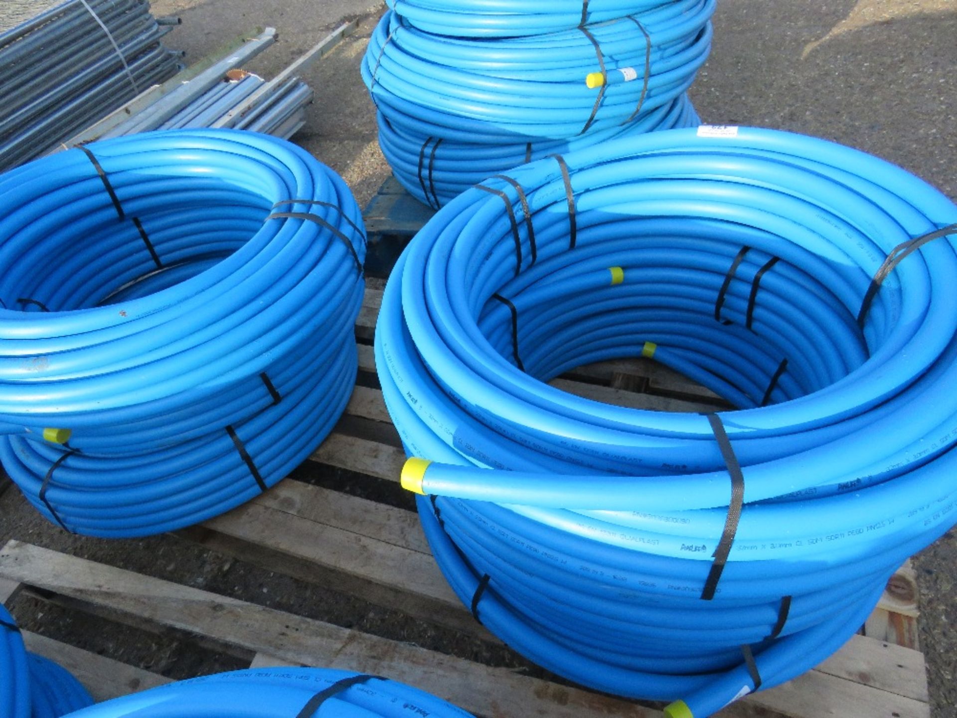 6 X 50METRE LENGTH ROLLS OF BLUE 32MM WATER PIPE - Image 3 of 4