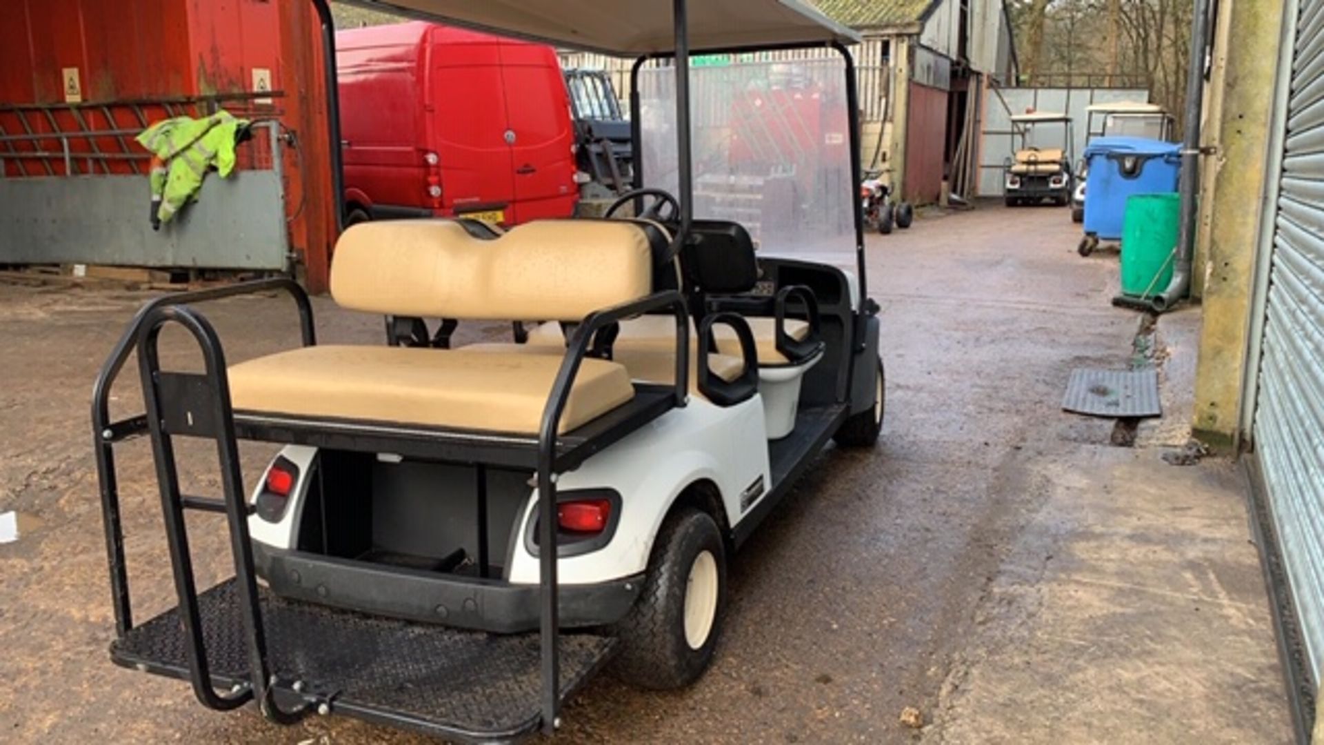 CUSHMAN EZGO SHUTTLE 6 PETROL ENGINED 6 SEATER GOLF / EVENTS BUGGY. YEAR 2017 BUILD. UNKNOWN REC - Image 3 of 6