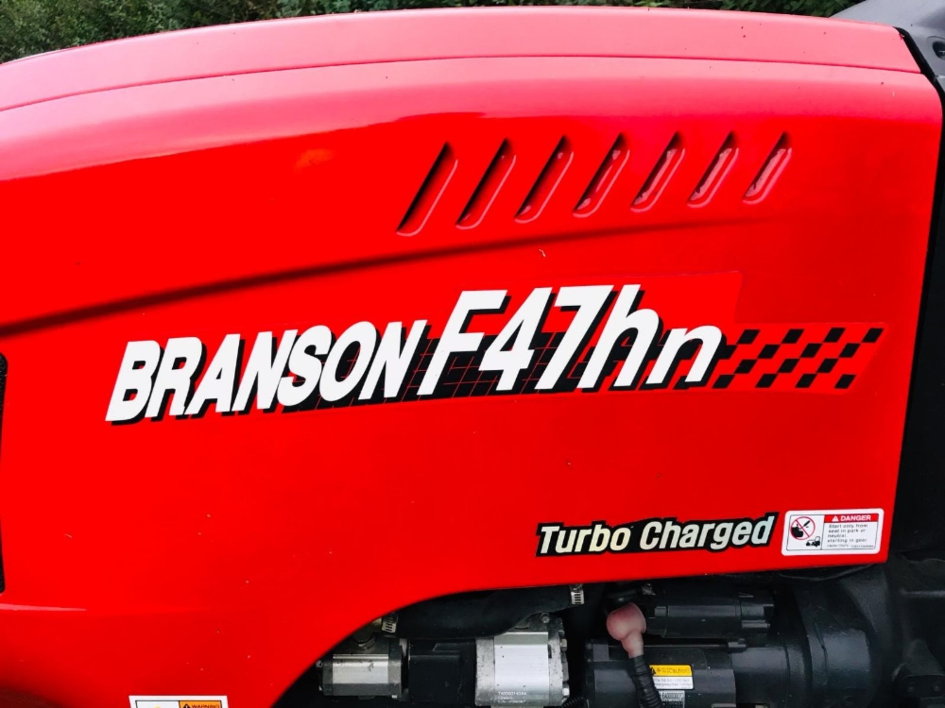 BRANSON F47HN COMPACT TRACTOR ON TURF TYRES, HYDROSTATIC DRIVE, 47HP, ROAD REGISTERED 67 REG WITH - Image 4 of 5