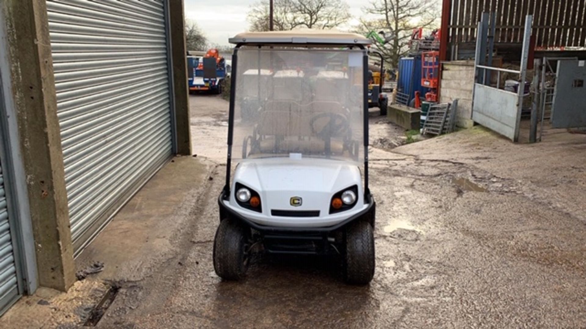 CUSHMAN EZGO SHUTTLE 6 PETROL ENGINED 6 SEATER GOLF / EVENTS BUGGY. YEAR 2017 BUILD. 234 REC HRS. - Image 2 of 5