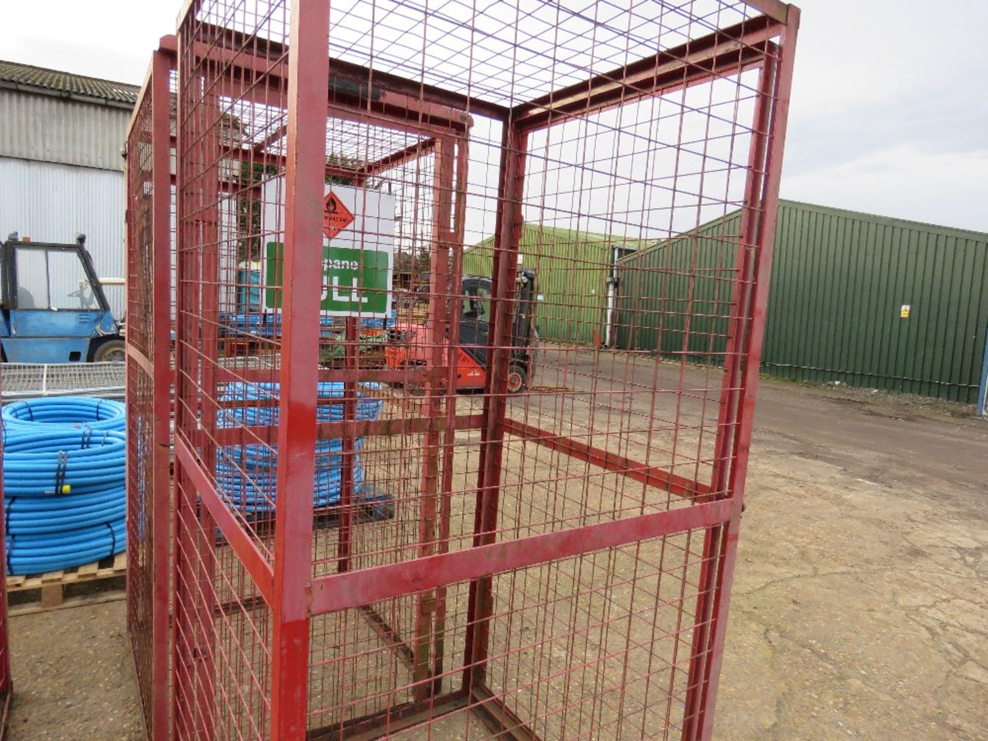 2 X SINGLE GAS BOTTLE STORAGE CAGES 1.0M X 1.0M X 1.15M HEIGHT APPROX NO VAT ON HAMMER PRICE - Image 4 of 5