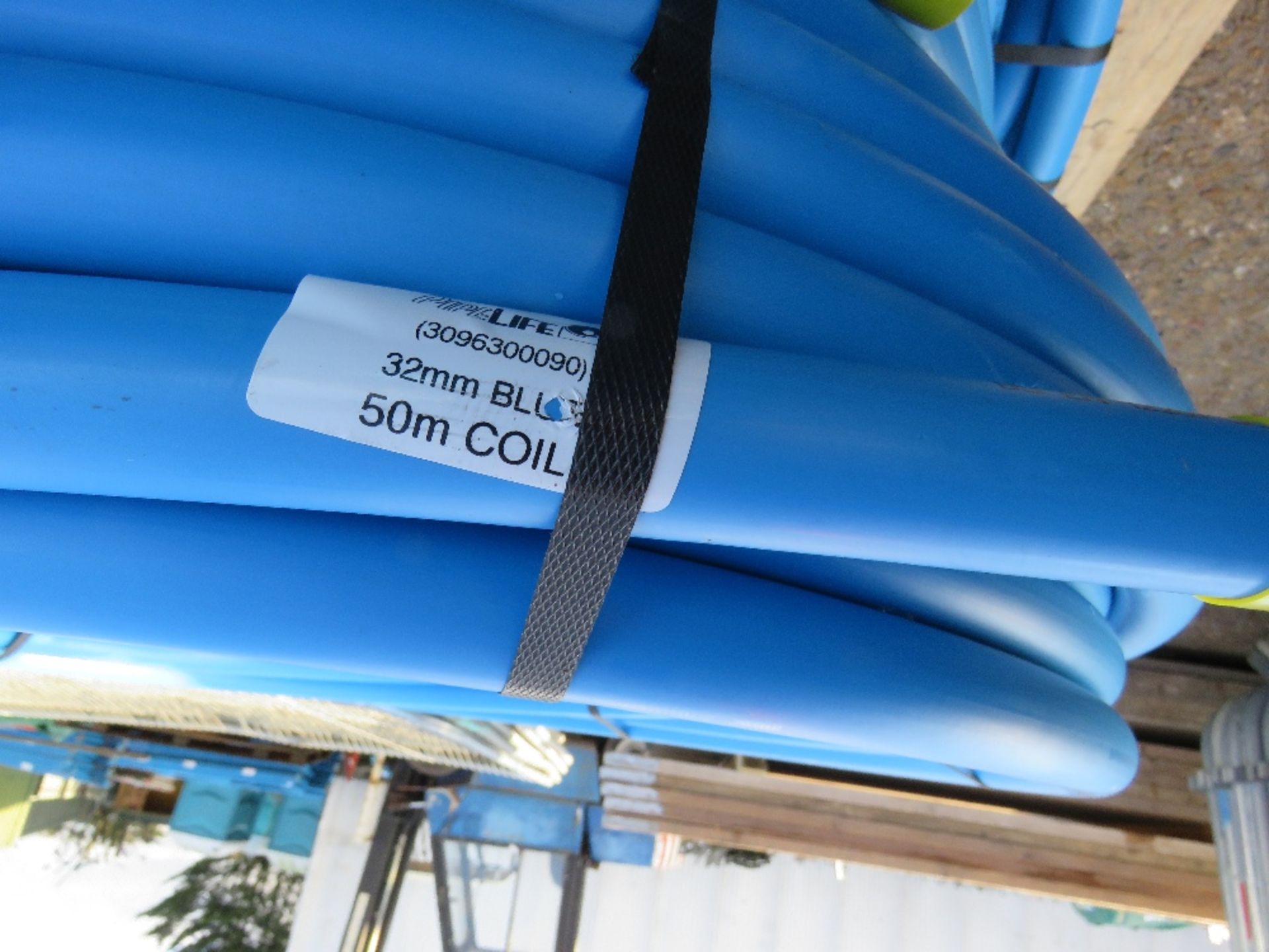 6 X 50METRE LENGTH ROLLS OF BLUE 32MM WATER PIPE - Image 3 of 4