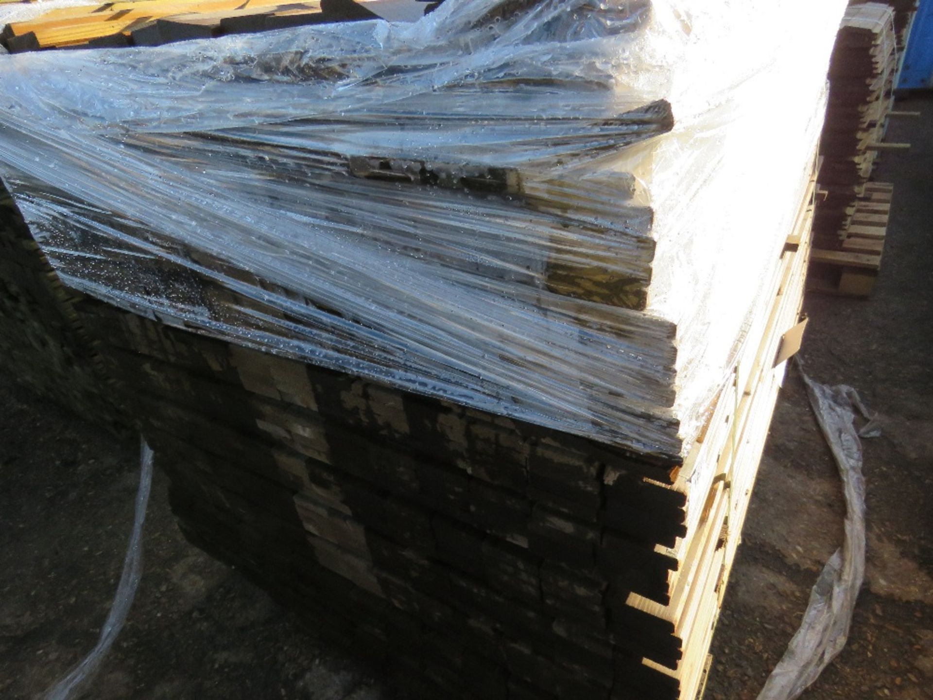 LARGE PACK OF FENCING/TRELLIS SLATS 1.5M X 7.5CM WIDTH APPROX - Image 2 of 3