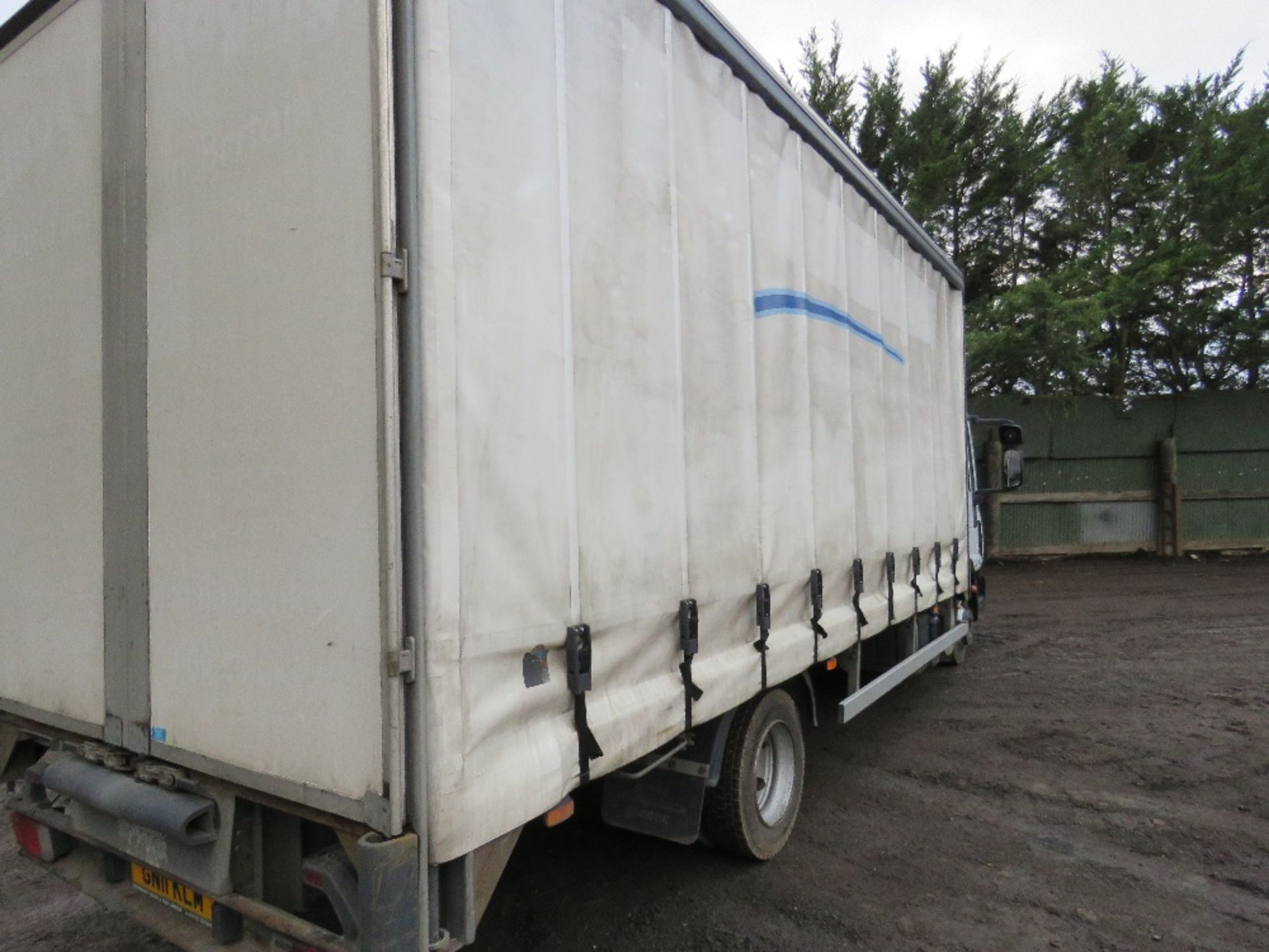 IVECO 75E16 CURTAINSIDE 7.5 TONNE LORRY, EURO 5 ENGINE. 415,161 REC KMS. AUTO GEARBOX. REG: GN11 - Image 5 of 9