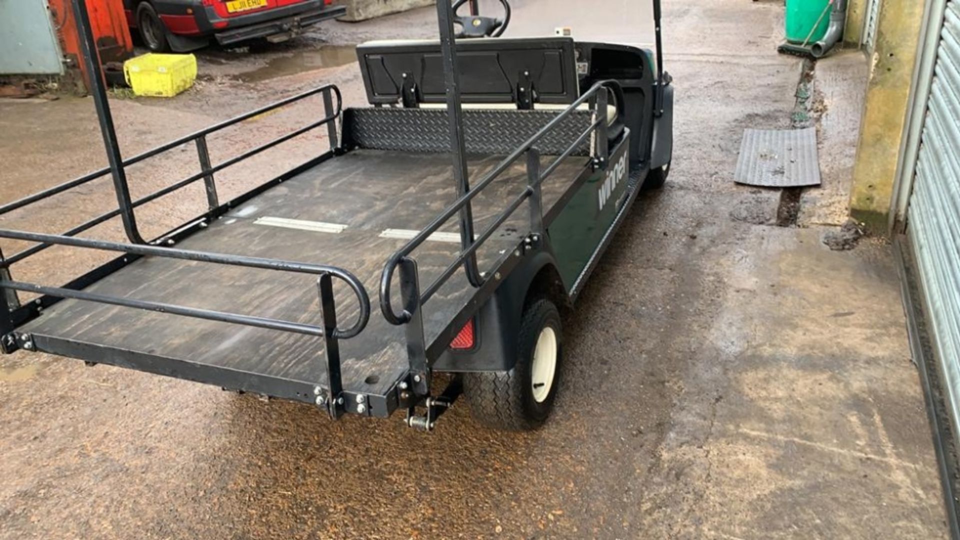 CUSHMAN EZGO SHUTTLE 2 PETROL ENGINED LOADMASTER GOLF / EVENTS TRANSPORT BUGGY. YEAR 2016 BUILD. - Image 3 of 5