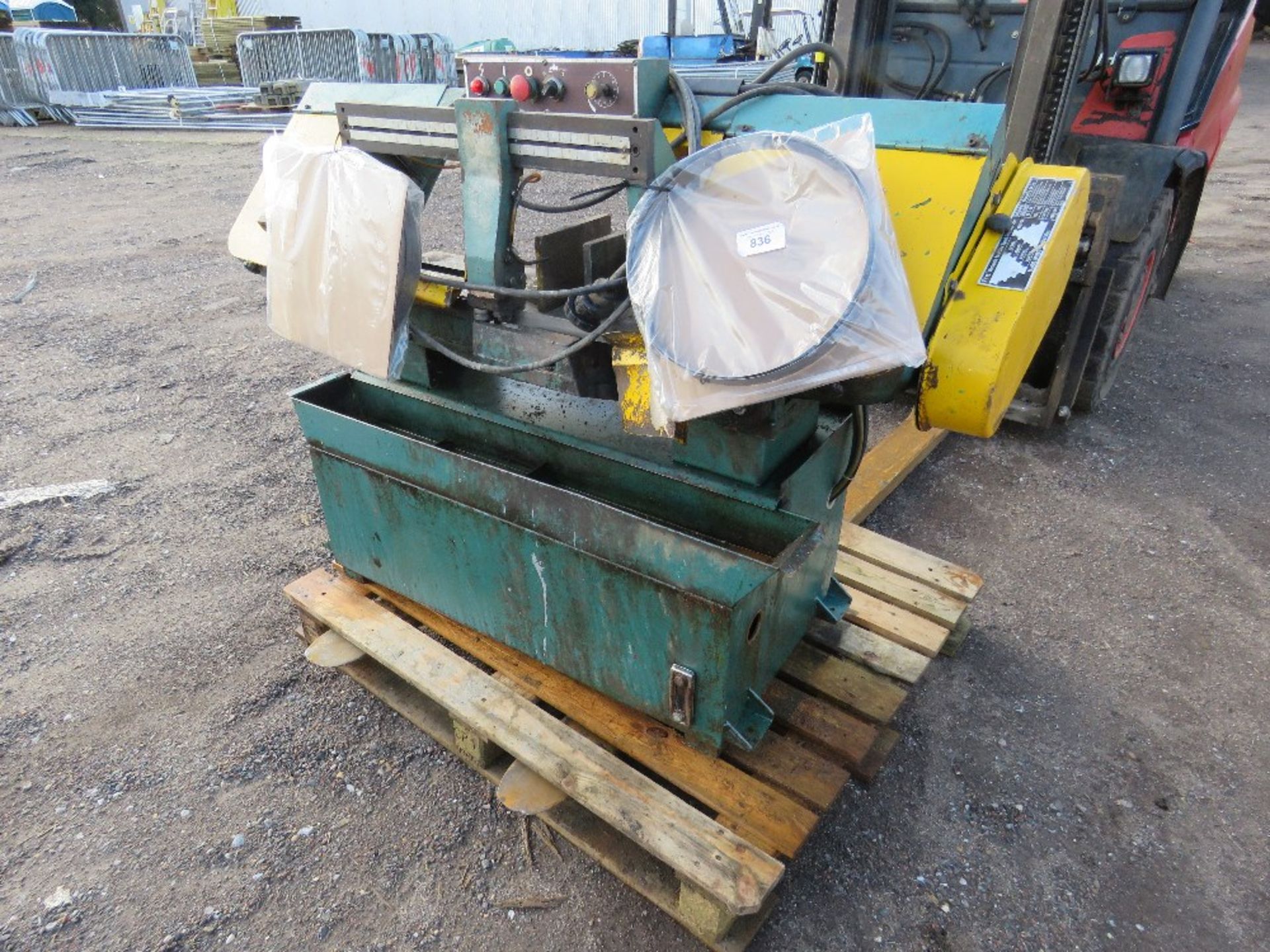 3 PHASE POWERED METAL CUTTING BANDSAW C/W SPARE BLADES. DIRECT EX LOCAL FARM...WORKING WHEN RECENTLY - Image 2 of 7