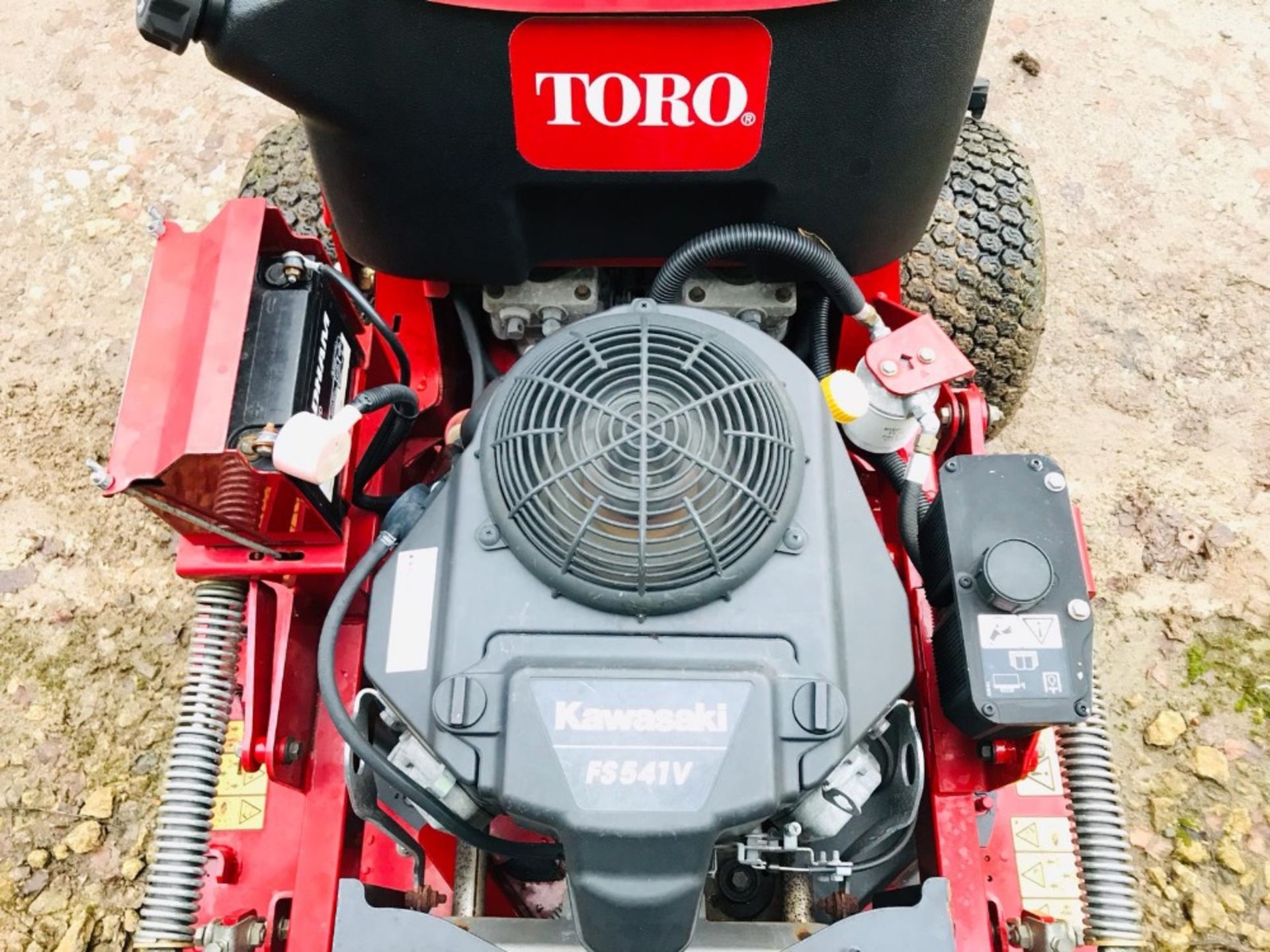 TORO GRANDSTAND PROFESSIONAL MOWER WITH DECK 36" WIDTH. 150 REC HOURS, YEAR 2013. WHEN TESTED WAS - Image 4 of 6