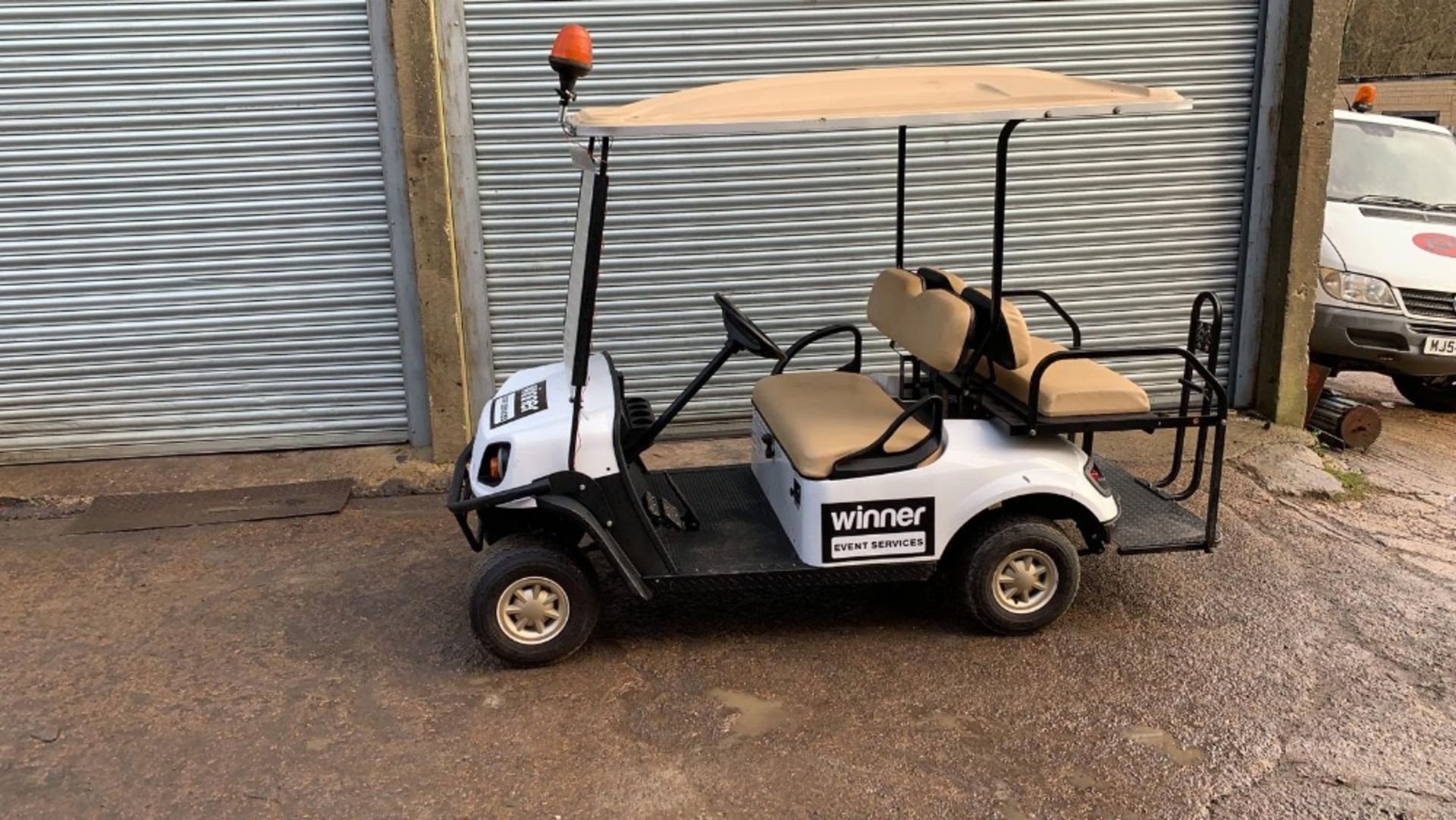 CUSHMAN EZGO SHUTTLE 4 PETROL ENGINED 4 SEATER GOLF / EVENTS BUGGY. YEAR 2017 BUILD. UNKNOWN HRS.