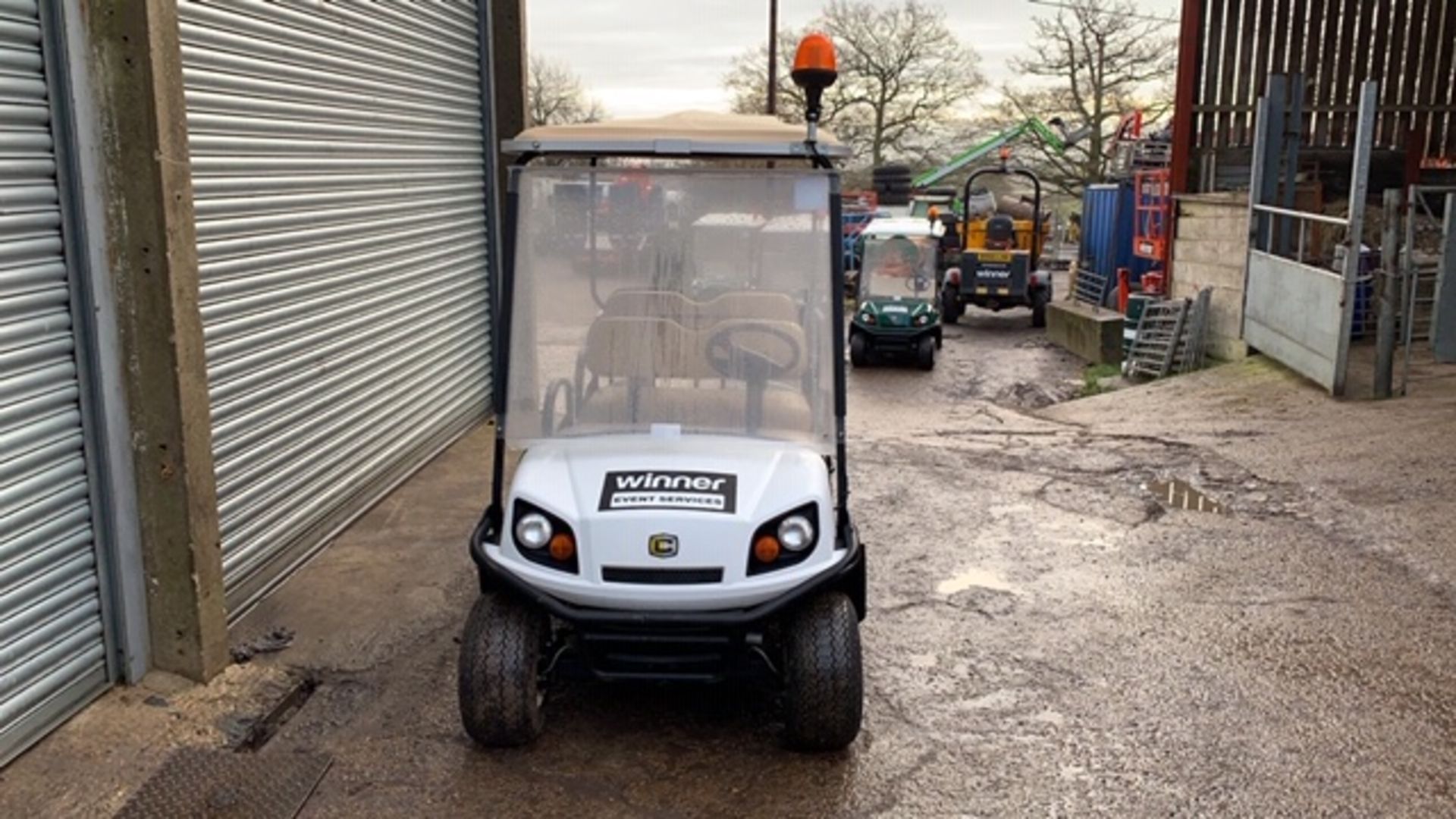 CUSHMAN EZGO SHUTTLE 6 PETROL ENGINED 6 SEATER GOLF / EVENTS BUGGY. YEAR 2017 BUILD. UNKNOWN REC - Image 2 of 5