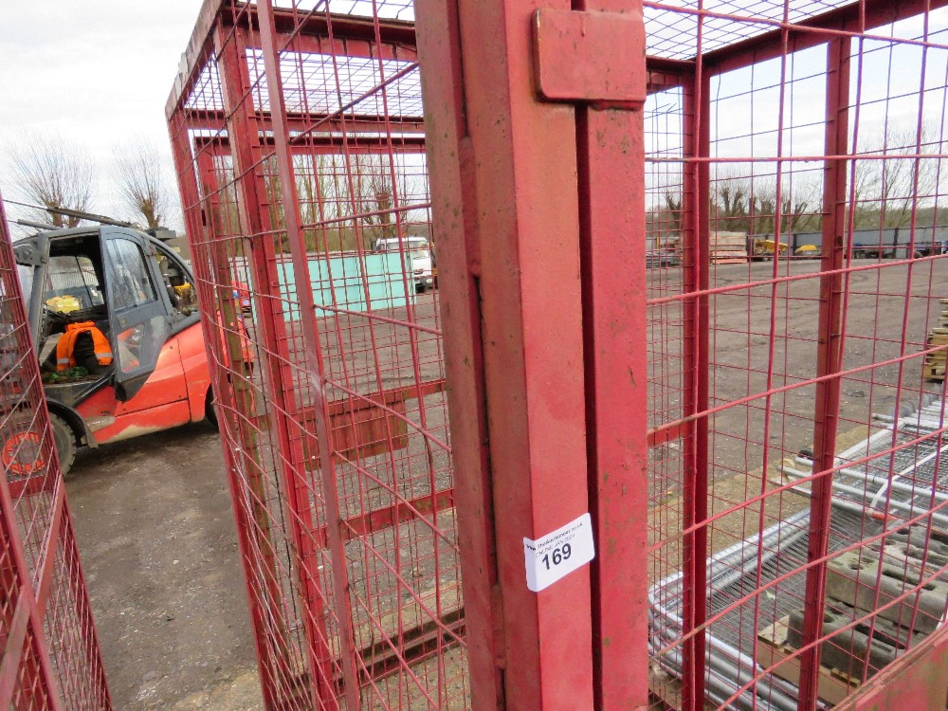 DOUBLE GAS BOTTLE STORAGE CAGE 1.2M X 1.8M X 1.15M HEIGHT APPROX NO VAT ON HAMMER PRICE - Image 3 of 4