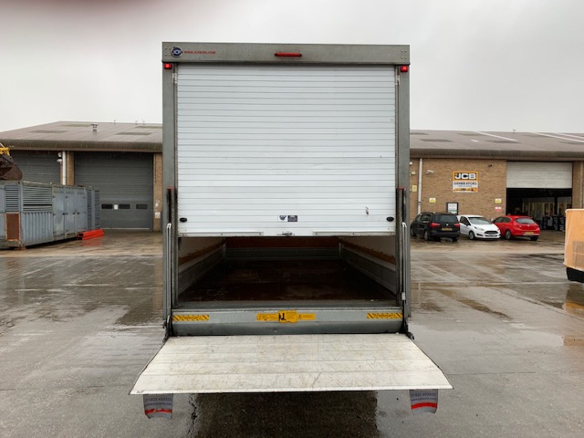 FORD TRANSIT LUTON BODIED VAN WITH TAIL LIFT. 4METRE LENGTH BODY. 500KG DEL TAIL LIFT. SUPPLIED WITH - Image 4 of 12