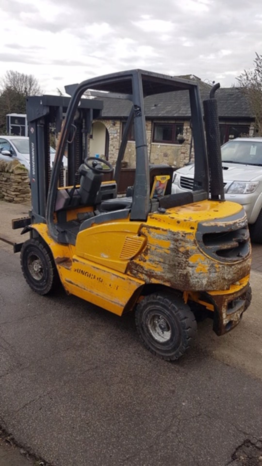 JUNGHEINRICH DFG25 DIESEL POWERED FORKLIFT TRUCK, CONTAINER SPEC 3 STAGE MAST, 2.5 TONNE RATED - Image 4 of 4