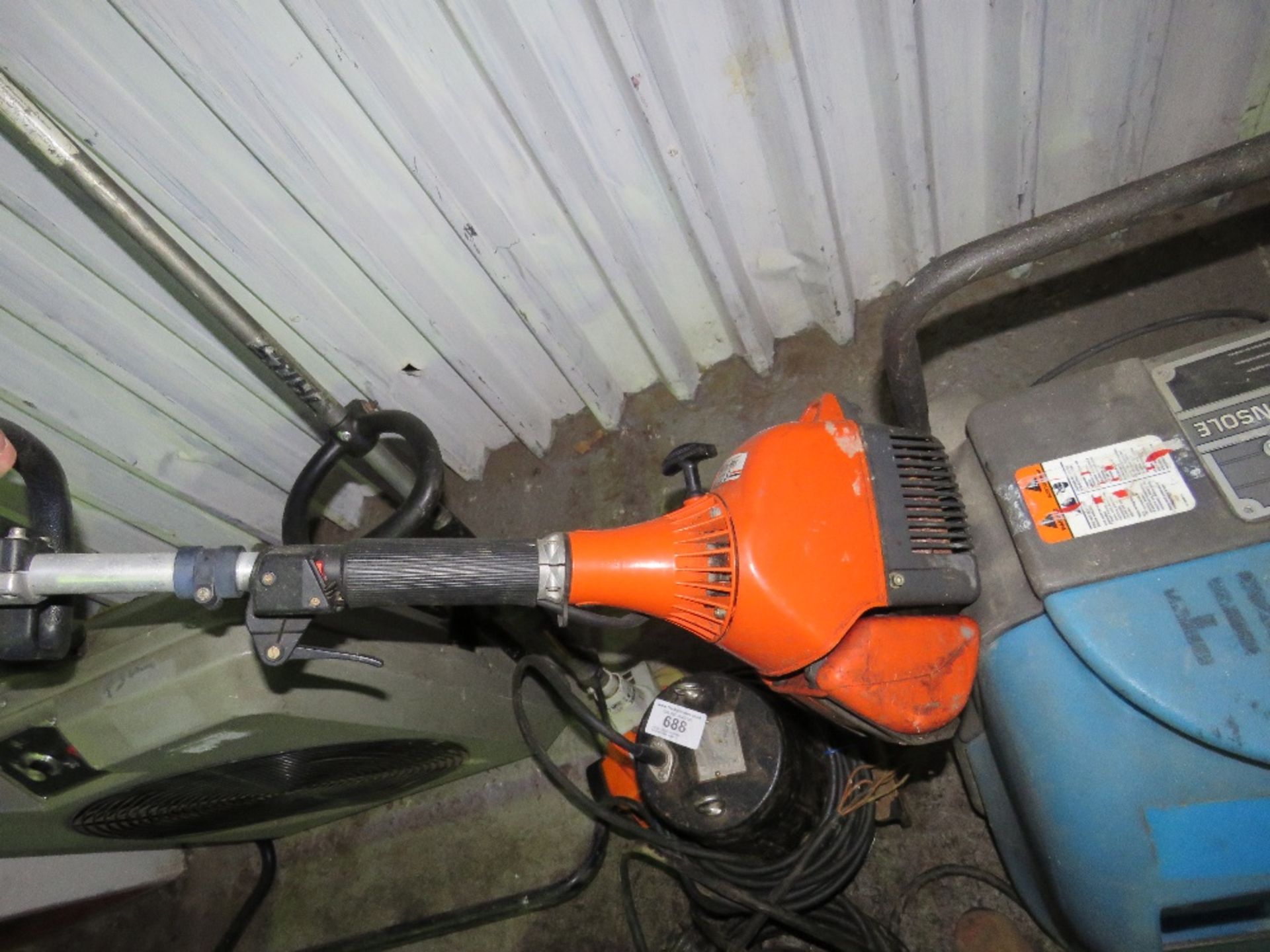 OLEOMAC PETROL STRIMMER