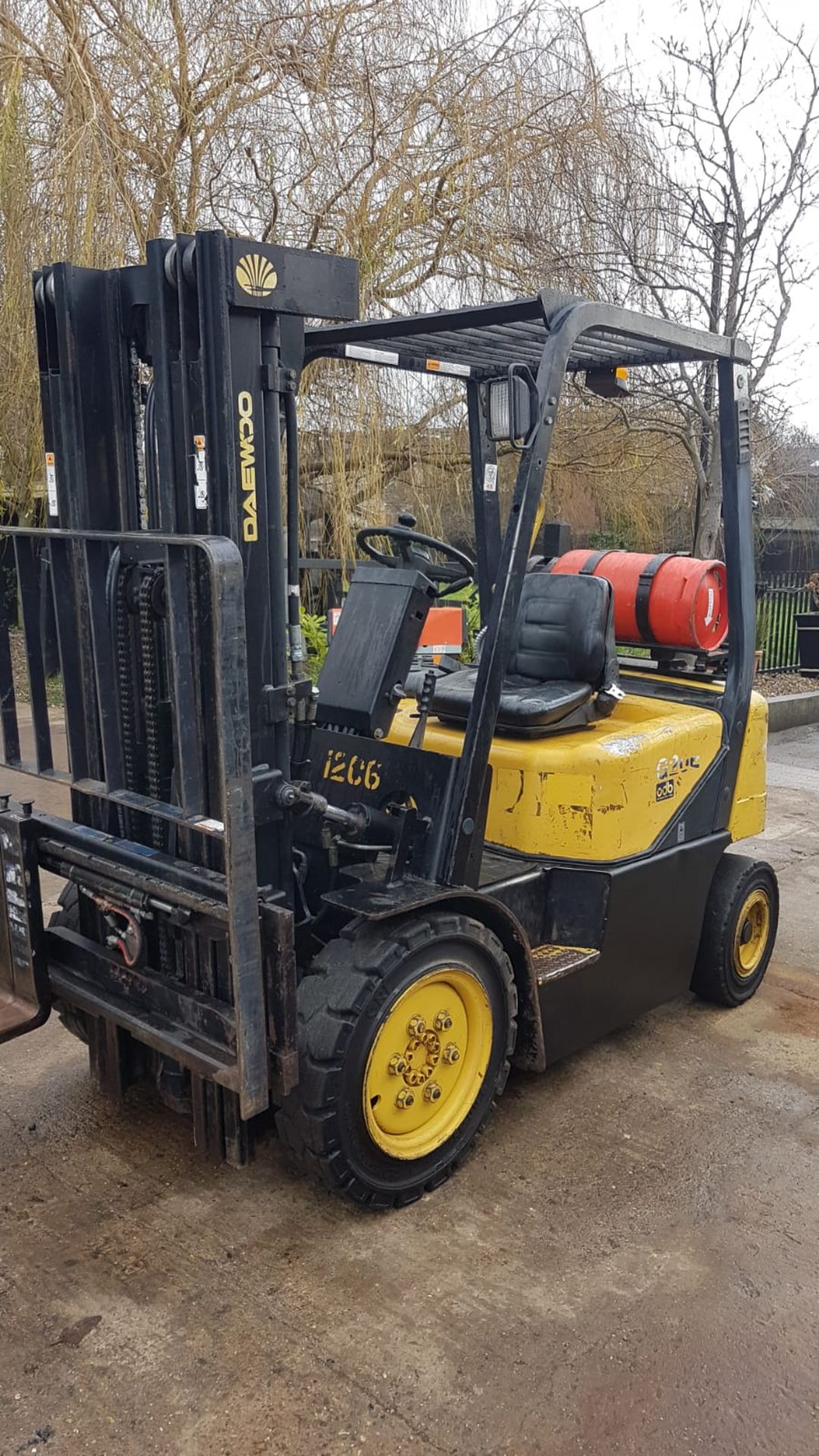 DAEWOO G20 GAS POWERED FORKLIFT TRUCK, YEAR 2004 BUILD, 3 STAGE TRIPLE MAST, SIDE SHIFT, 2 TONNE