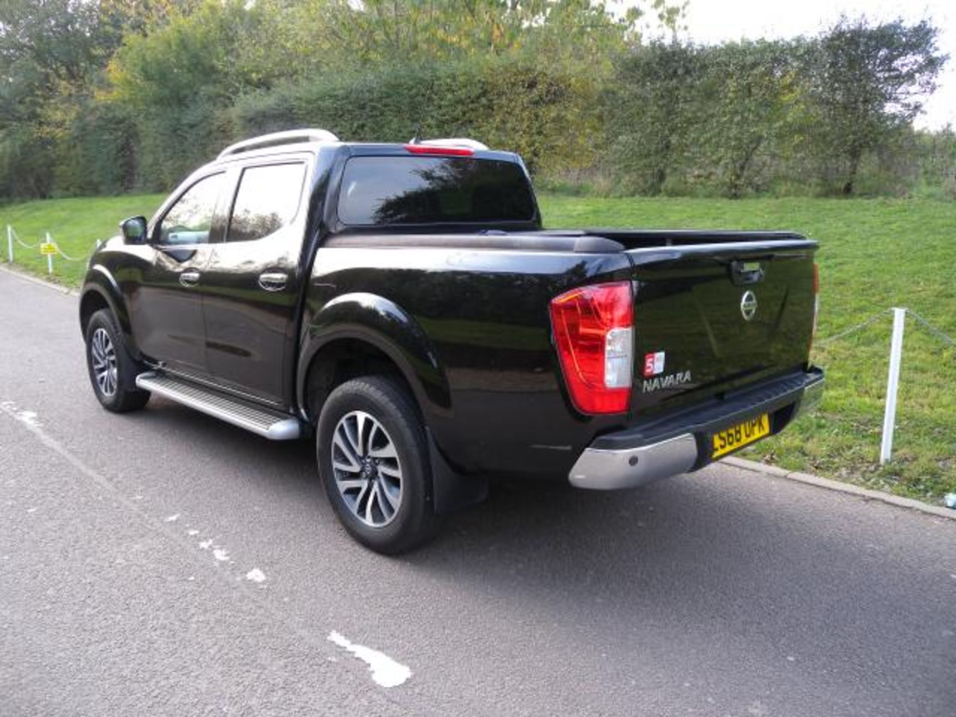 NISSAN NAVARA TEKNA CREW CAB PICKUP, 190BHP, EURO 6 ENGINE. APPROXIMATELY 22,900 REC MILES REG: LS68 - Image 2 of 9