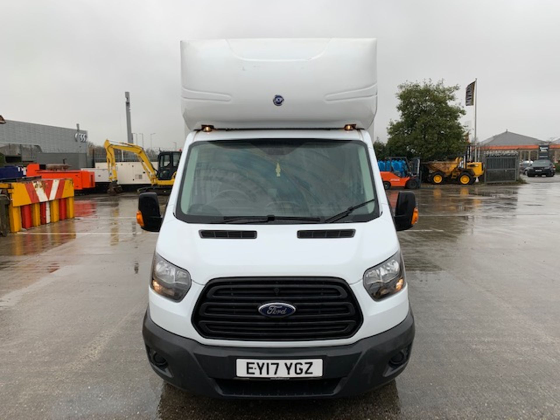 FORD TRANSIT LUTON BODIED VAN WITH TAIL LIFT. 4METRE LENGTH BODY. 500KG DEL TAIL LIFT. SUPPLIED WITH - Image 2 of 12