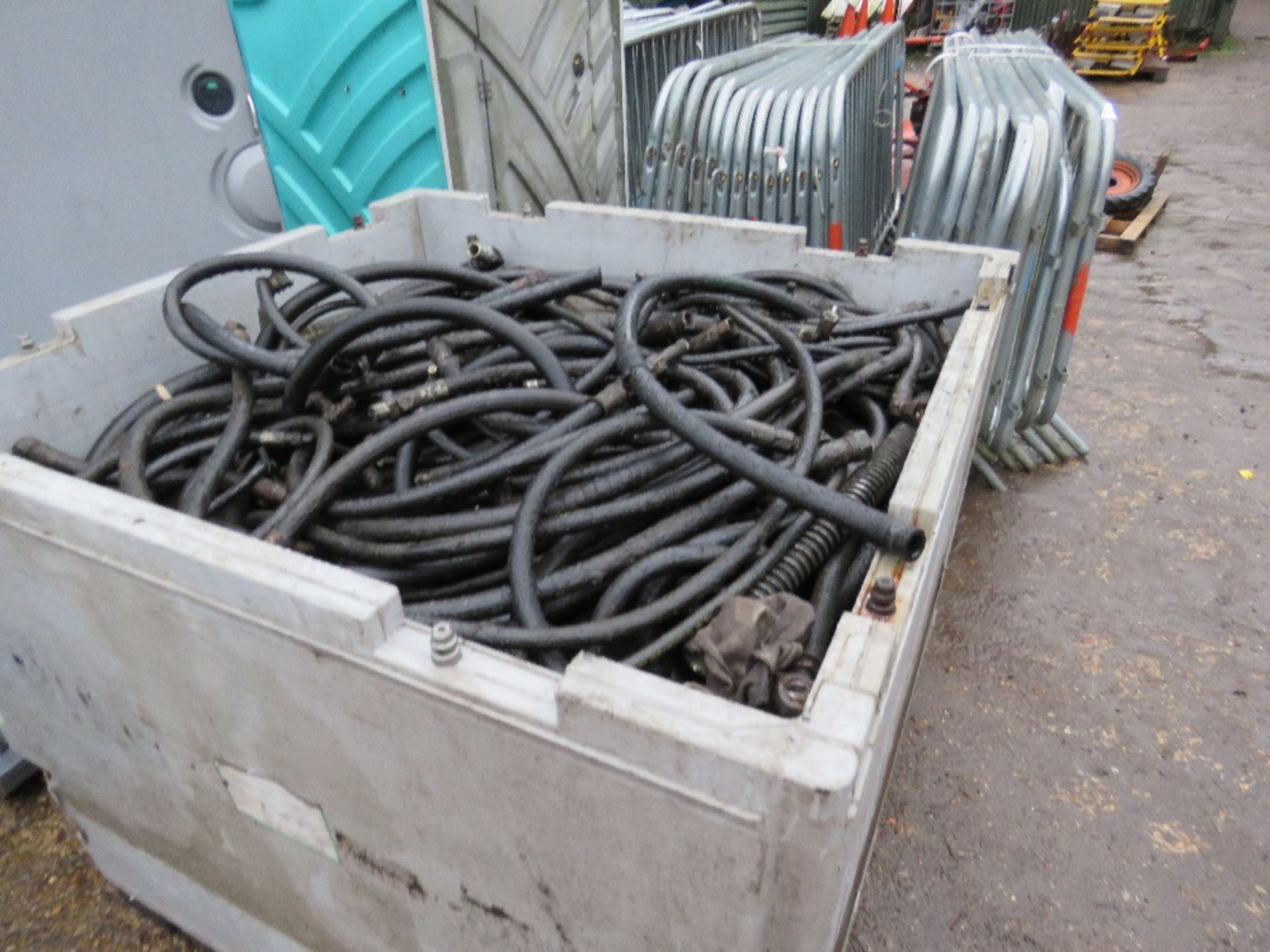 STILLAGE OF ASSORTED HYDRAULIC HOSES - Image 3 of 3