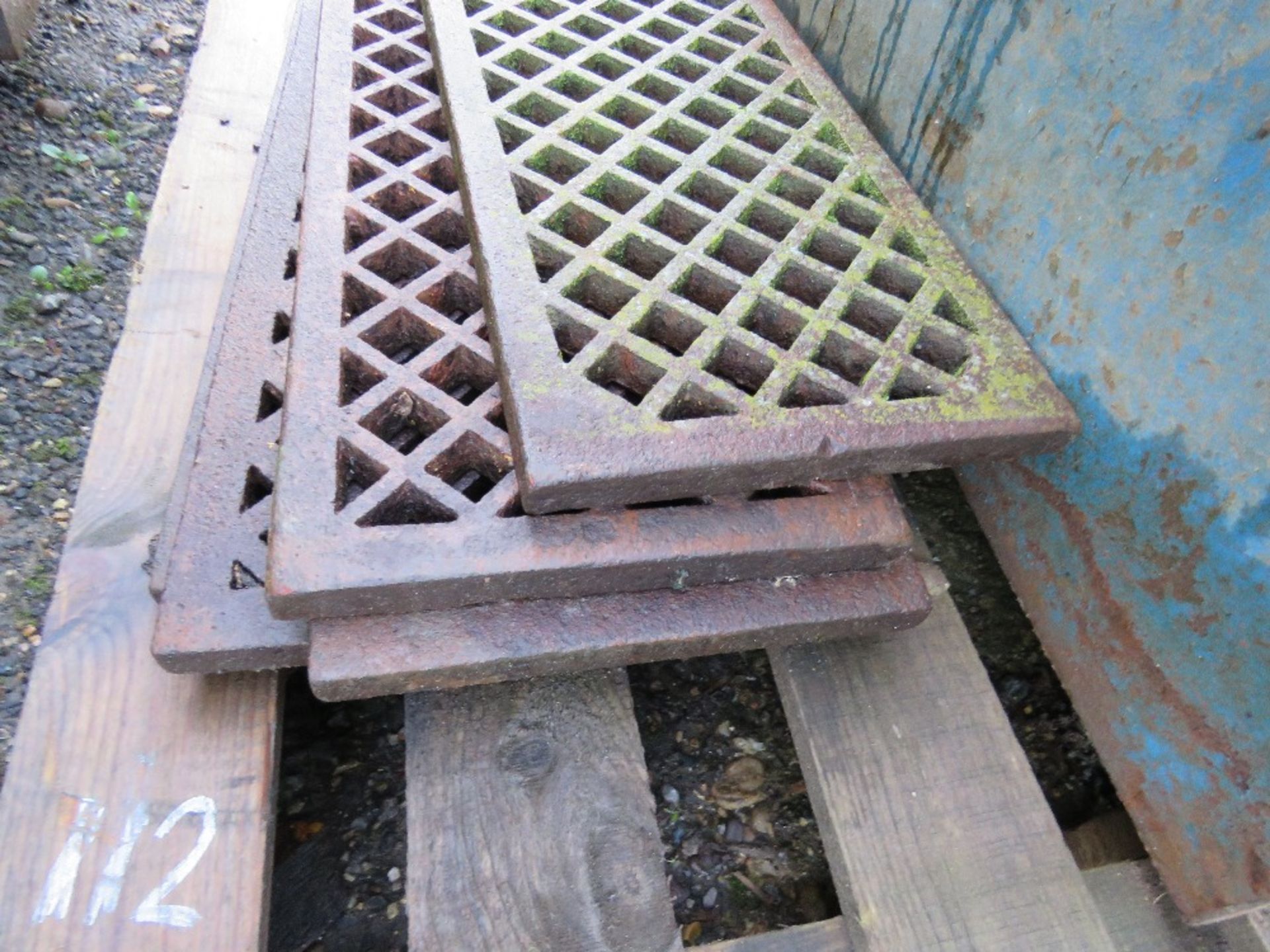 METAL WORKBENCH C/W VICE PLUS CABINET AND 5 X CAST IRON DRAIN COVERS This item is being item sold - Image 5 of 5