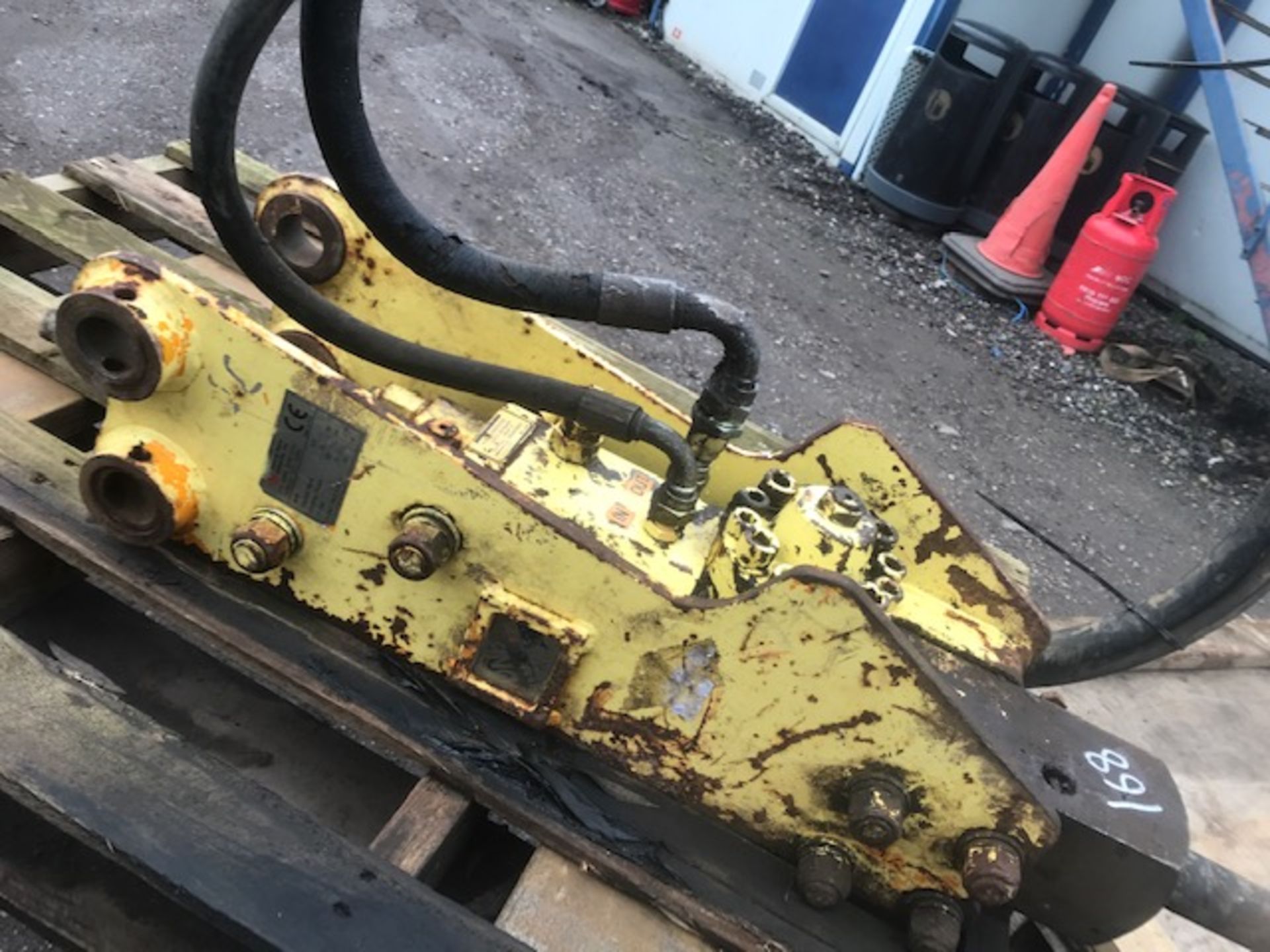 K20 SMALL SIZED EXCAVATOR BREAKER - Image 2 of 2