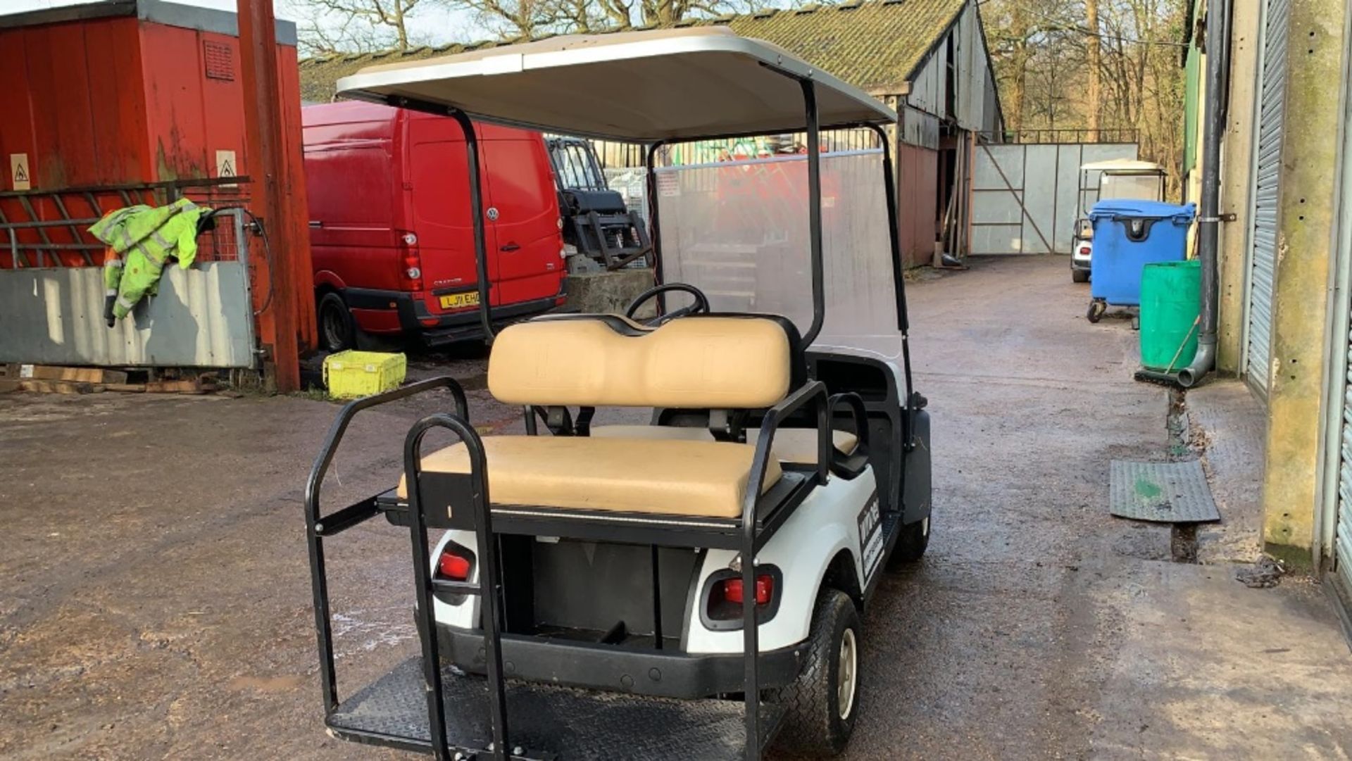 CUSHMAN EZGO SHUTTLE 4 PETROL ENGINED 4 SEATER GOLF / EVENTS BUGGY. YEAR 2017 BUILD. UNKNOWN HRS. - Image 2 of 4