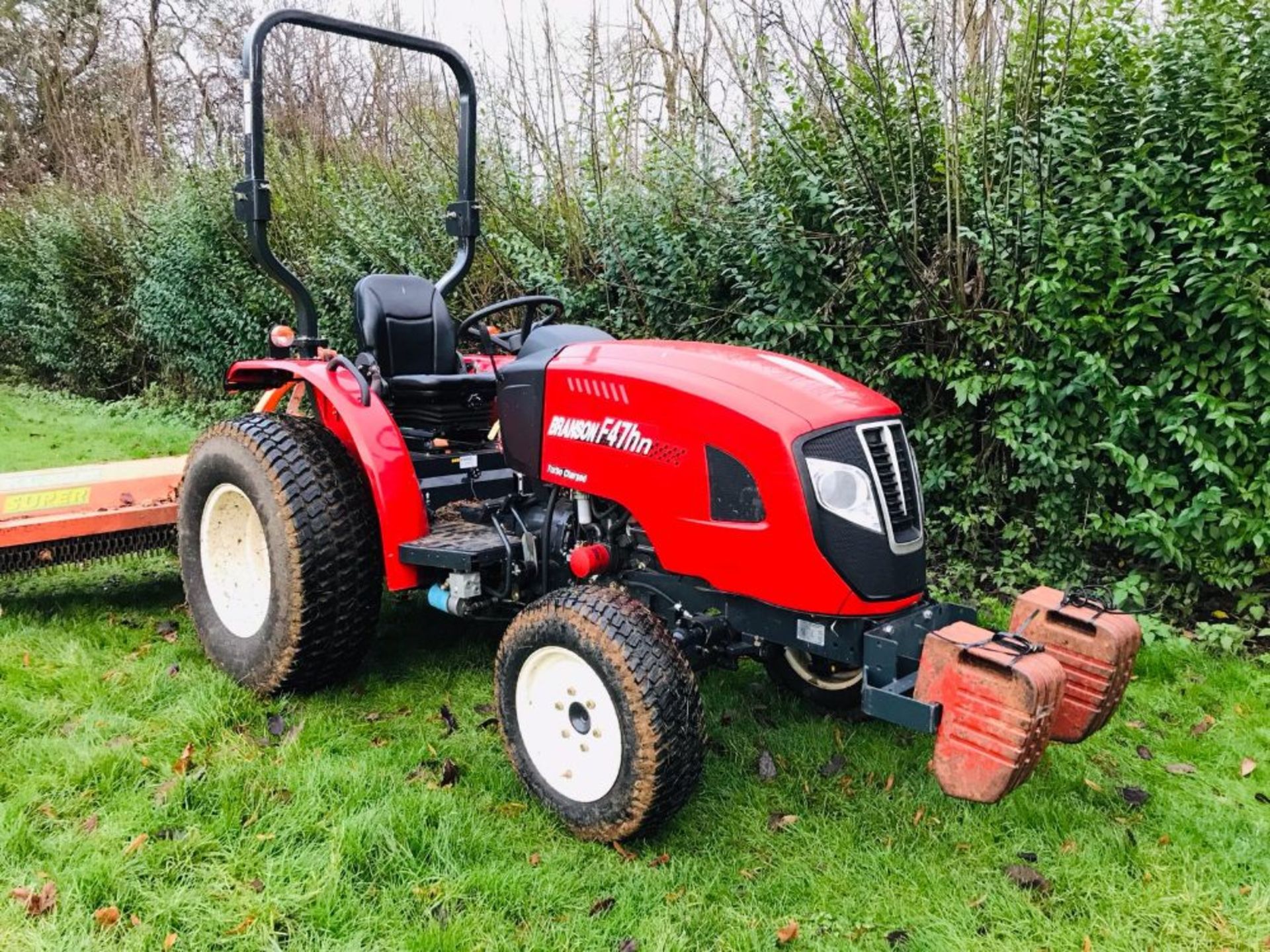 BRANSON F47HN COMPACT TRACTOR ON TURF TYRES, HYDROSTATIC DRIVE, 47HP, ROAD REGISTERED 67 REG WITH - Image 3 of 5