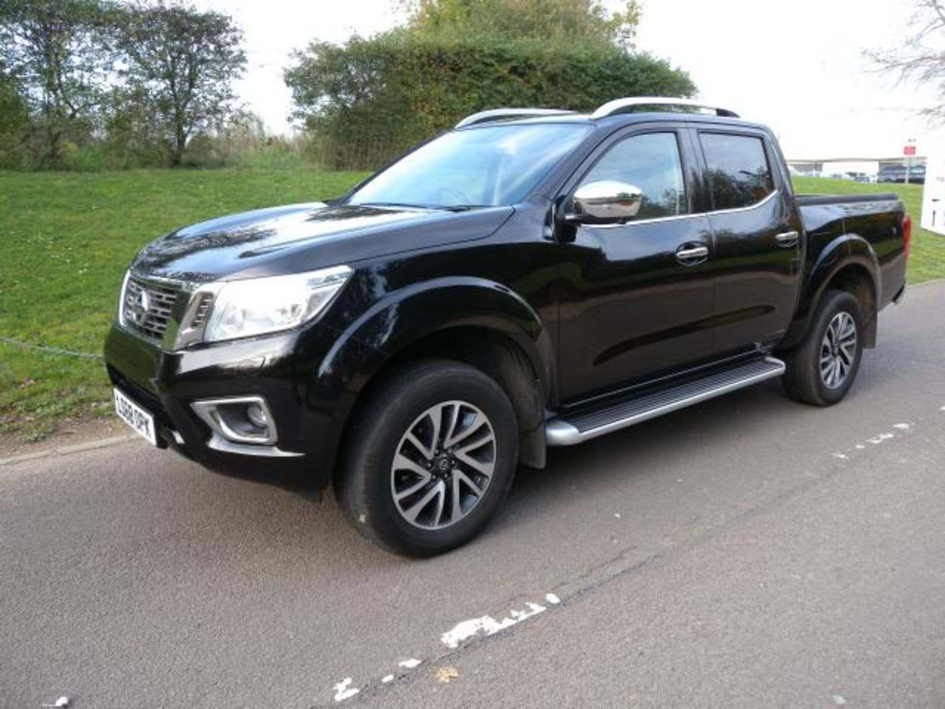 NISSAN NAVARA TEKNA CREW CAB PICKUP, 190BHP, EURO 6 ENGINE. APPROXIMATELY 22,900 REC MILES REG: LS68 - Image 3 of 9