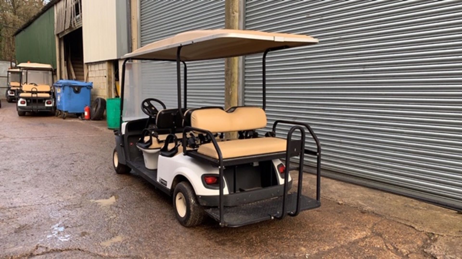 CUSHMAN EZGO SHUTTLE 6 PETROL ENGINED 6 SEATER GOLF / EVENTS BUGGY. YEAR 2017 BUILD. 234 REC HRS. - Image 3 of 5