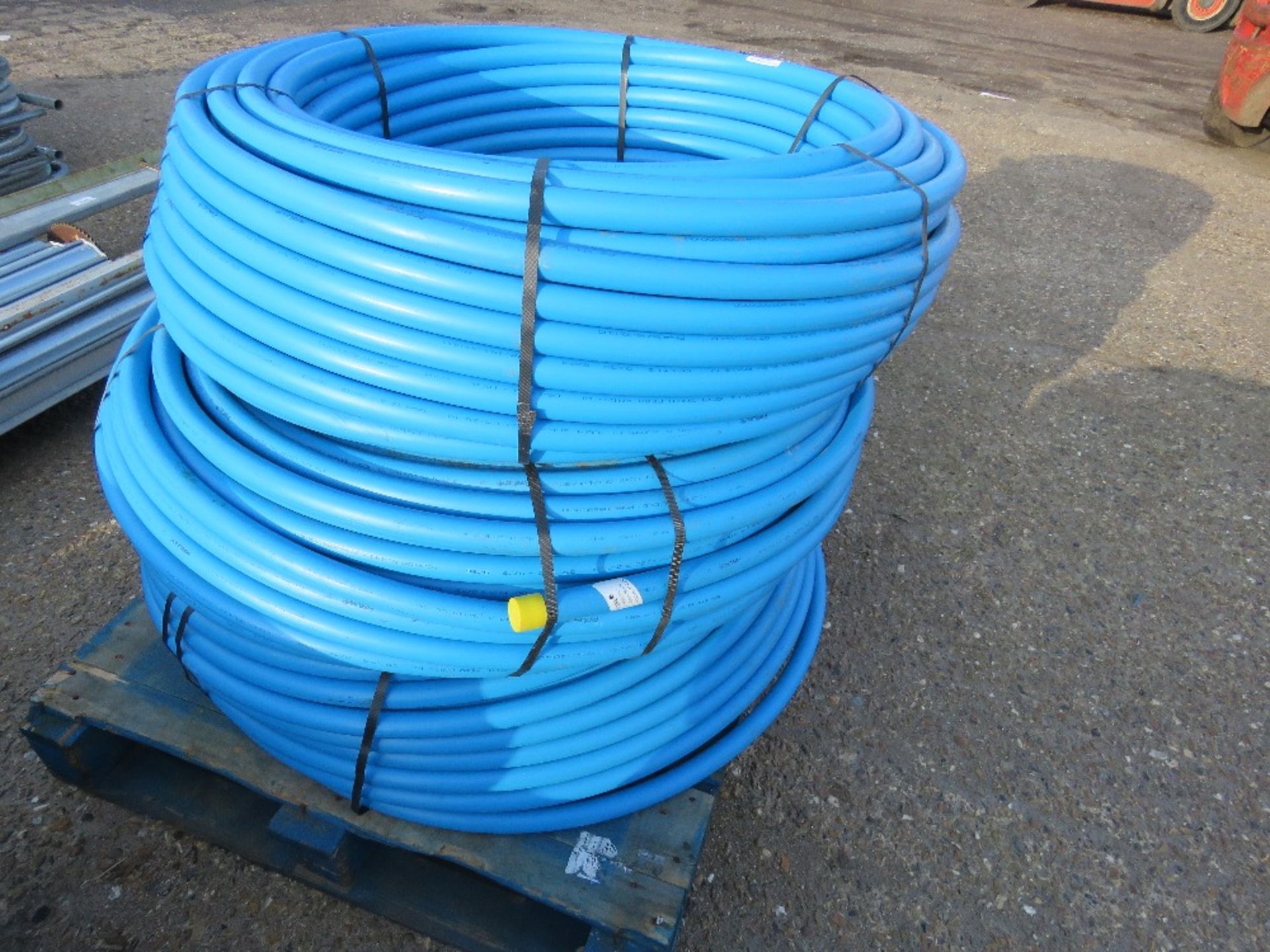 3 X 100METRE LENGTH ROLLS OF BLUE 32MM WATER PIPE - Image 3 of 4