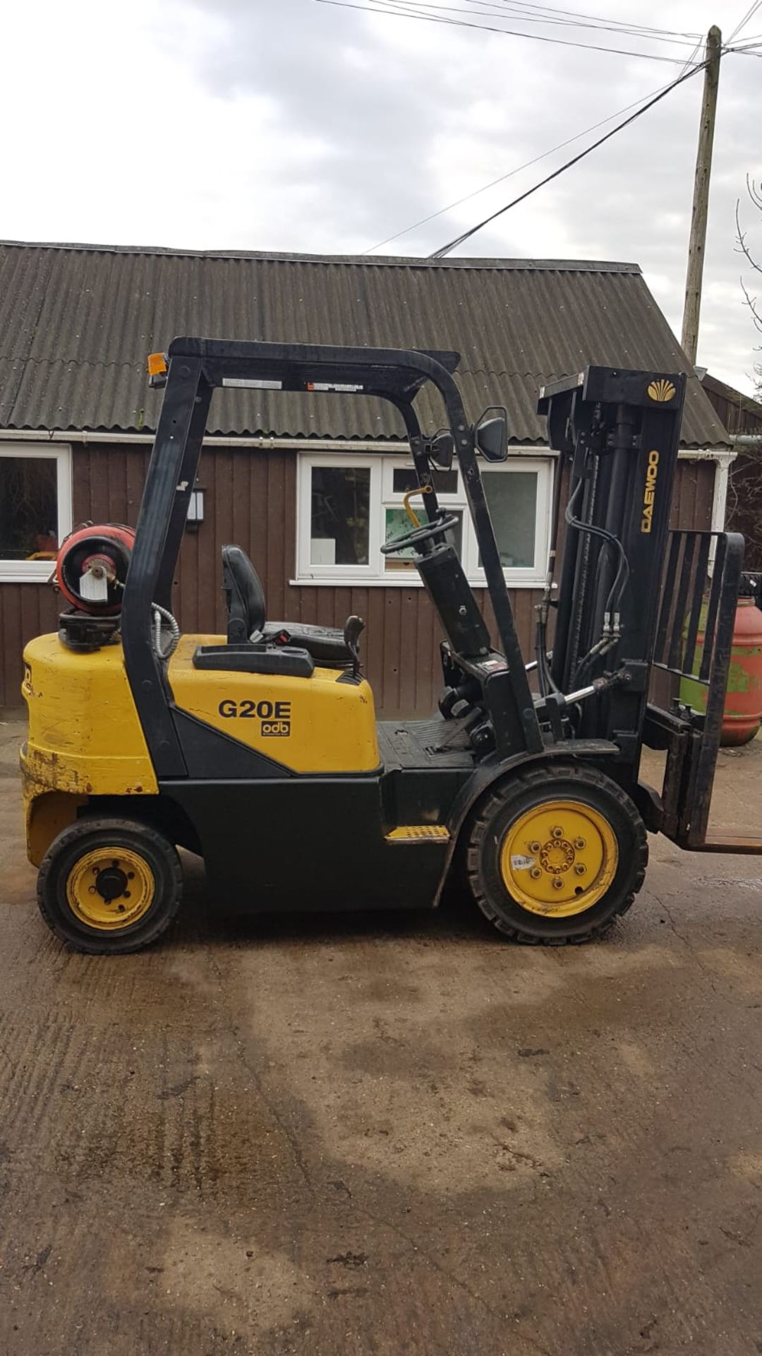 DAEWOO G20 GAS POWERED FORKLIFT TRUCK, YEAR 2004 BUILD, 3 STAGE TRIPLE MAST, SIDE SHIFT, 2 TONNE - Image 4 of 4