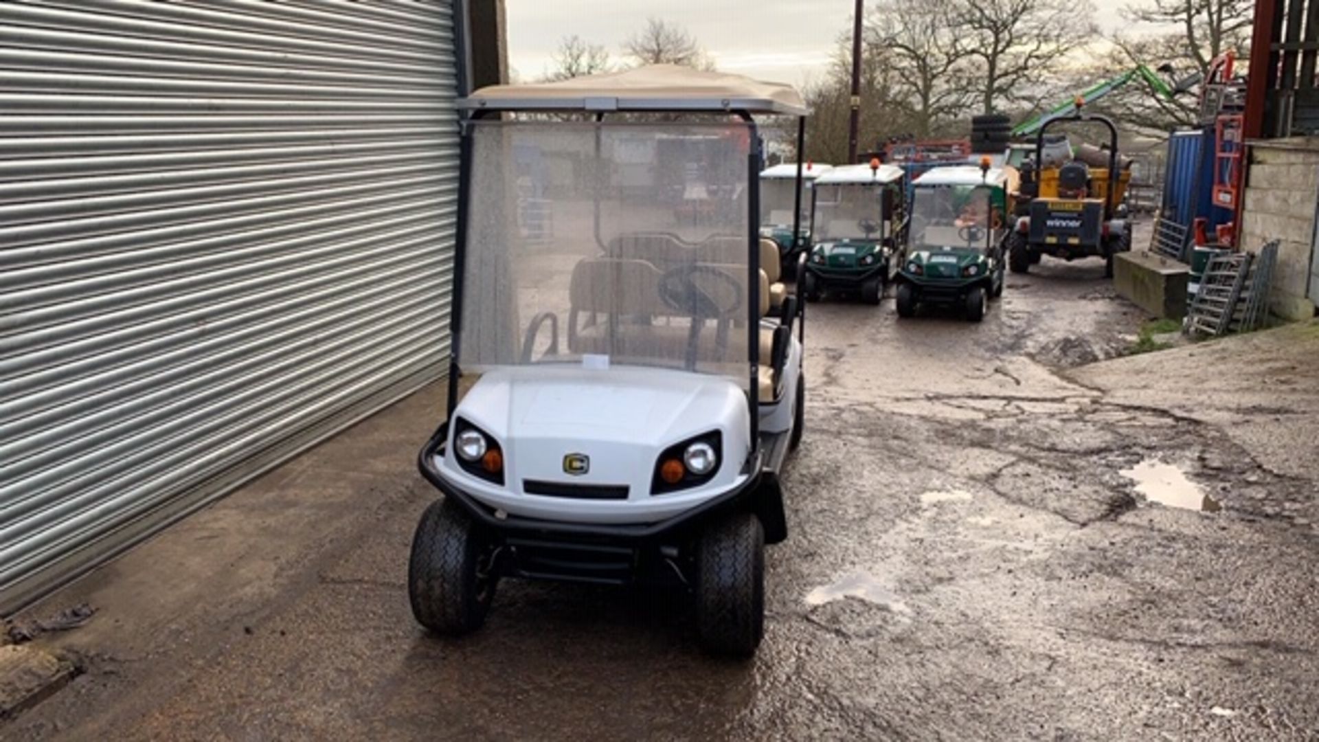 CUSHMAN EZGO SHUTTLE 6 PETROL ENGINED 6 SEATER GOLF / EVENTS BUGGY. YEAR 2017 BUILD. UNKNOWN REC - Image 5 of 6