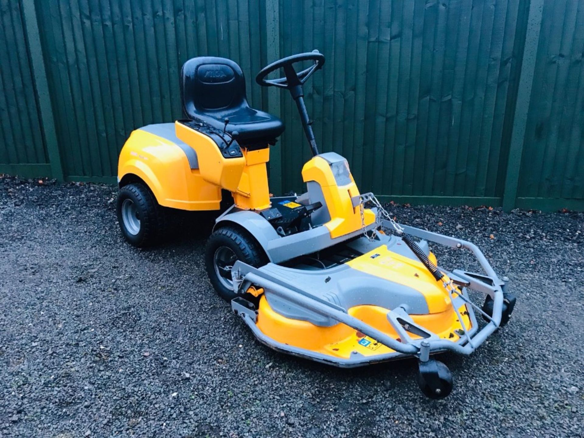 STIGA 520L RIDE ON MOWER YEAR 2013. COMBI DECK FITTED WHEN TESTED WAS SEEN TO RUN, DRIVE AND MOWER - Image 5 of 6