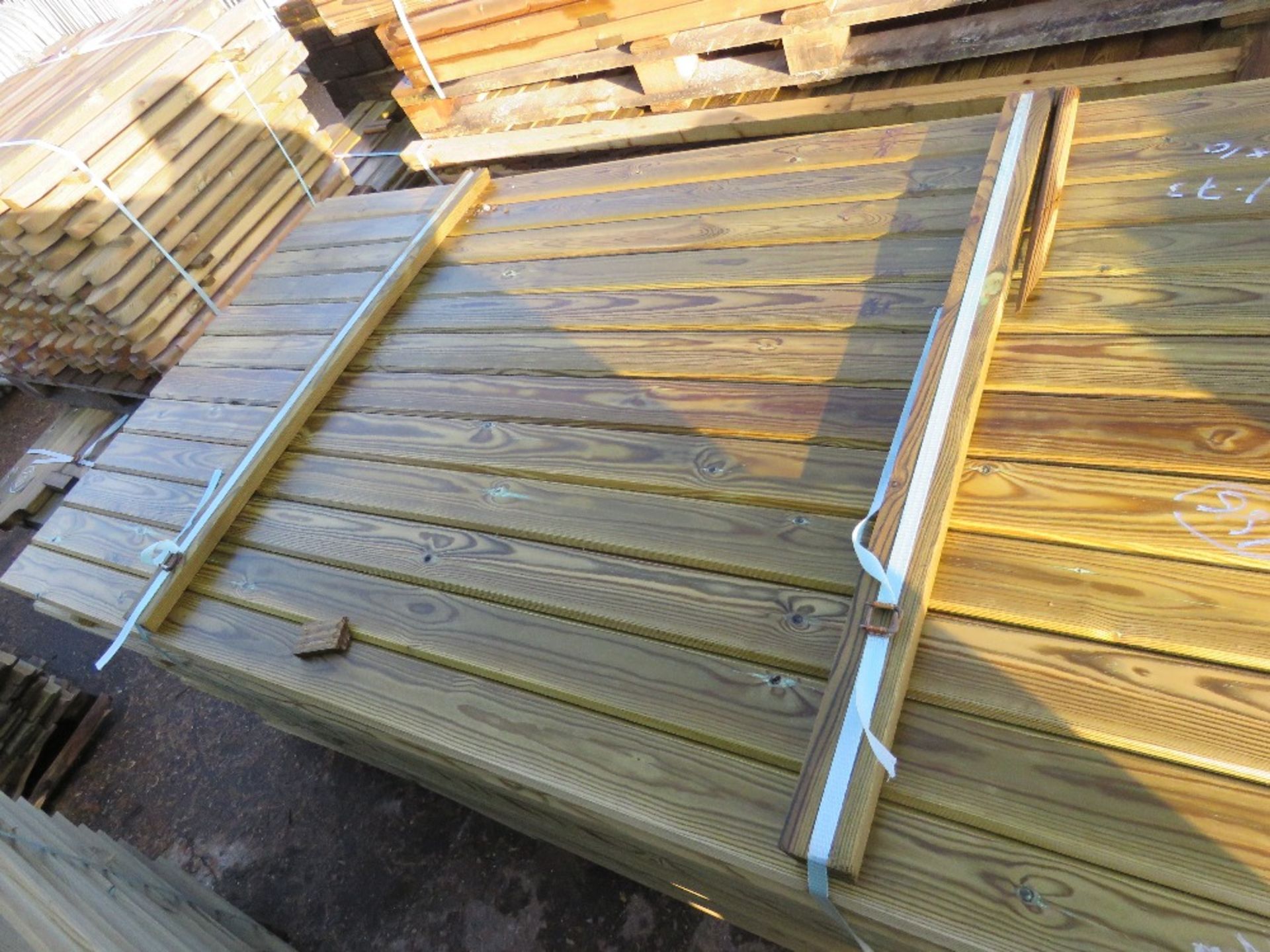 1 X PACK OF SHIPLAP CLADDING TIMBER 1.73M X 10CM WIDTH APPROX - Image 2 of 3