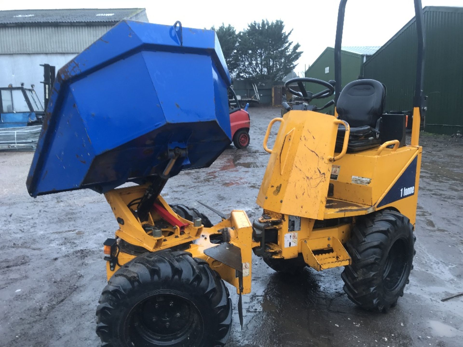 THWAITES SWIVEL SKIP 1 TONNE DUMPER, YEAR 2011, 1373 REC HRS SN:SLCM202Z1110C0130 DIRECT EX LOCAL - Image 6 of 13