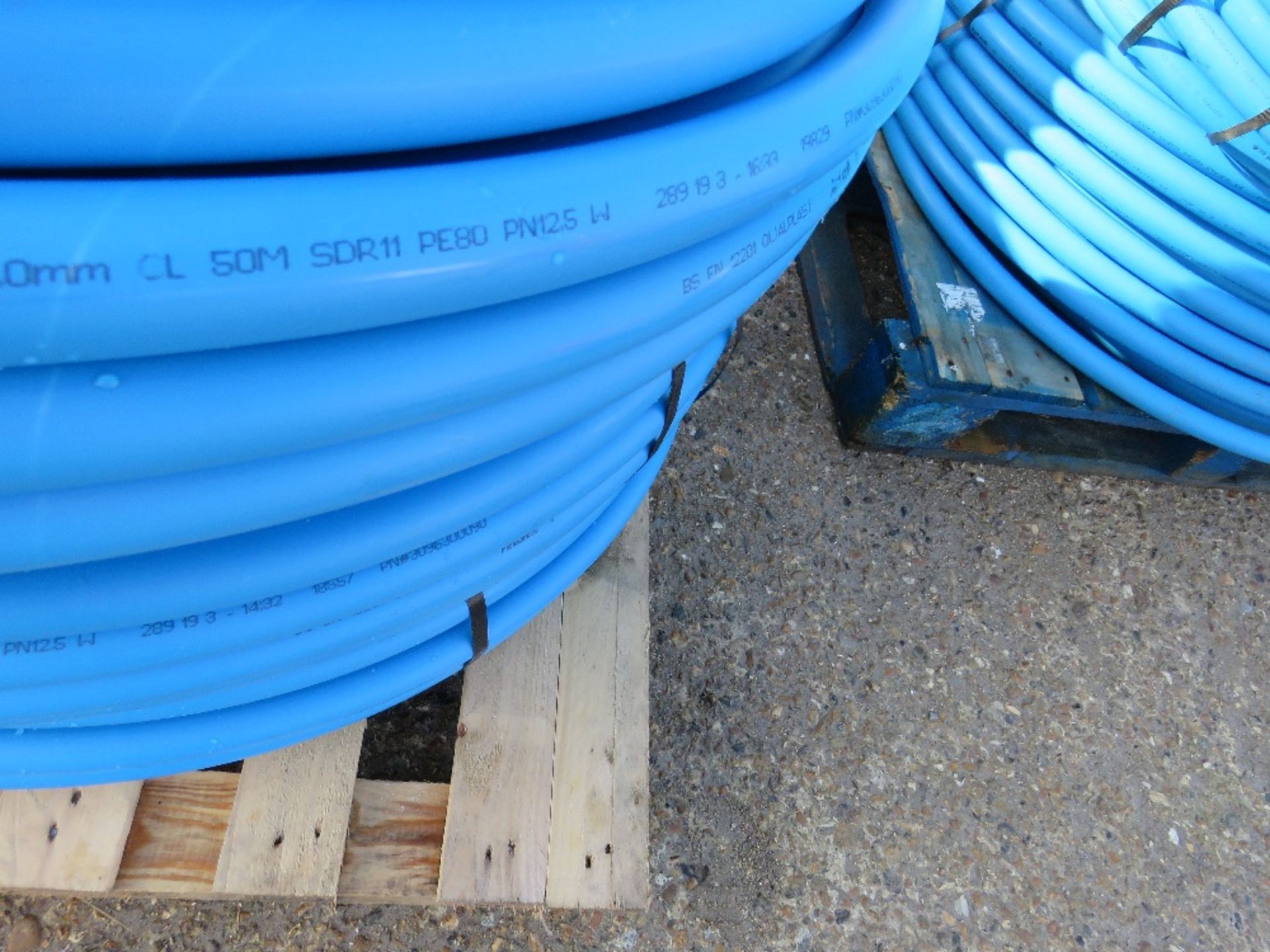 6 X 50METRE LENGTH ROLLS OF BLUE 32MM WATER PIPE - Image 2 of 4