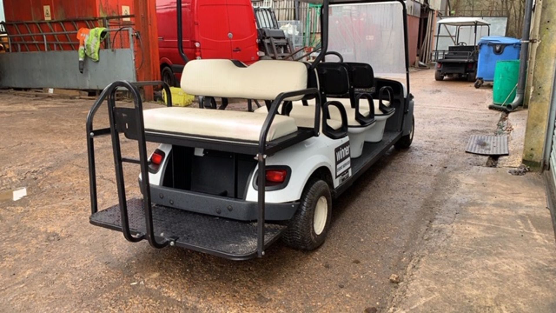 CUSHMAN EZGO SHUTTLE 8 PETROL ENGINED 8 SEATER GOLF / EVENTS BUGGY. YEAR 2017 BUILD. DIRECT FROM - Image 5 of 6