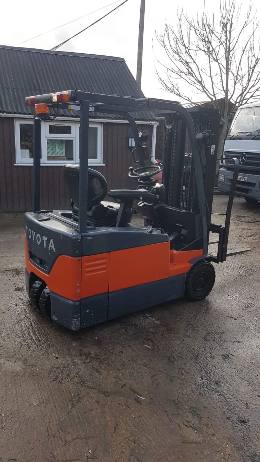 TOYOTA 7FBE15 3 WHEEL BATTERY POWERED FORKLIFT TRUCK, CONTAINER SPEC TRIPLE MAST WITH SIDE SHIFT, - Image 2 of 5