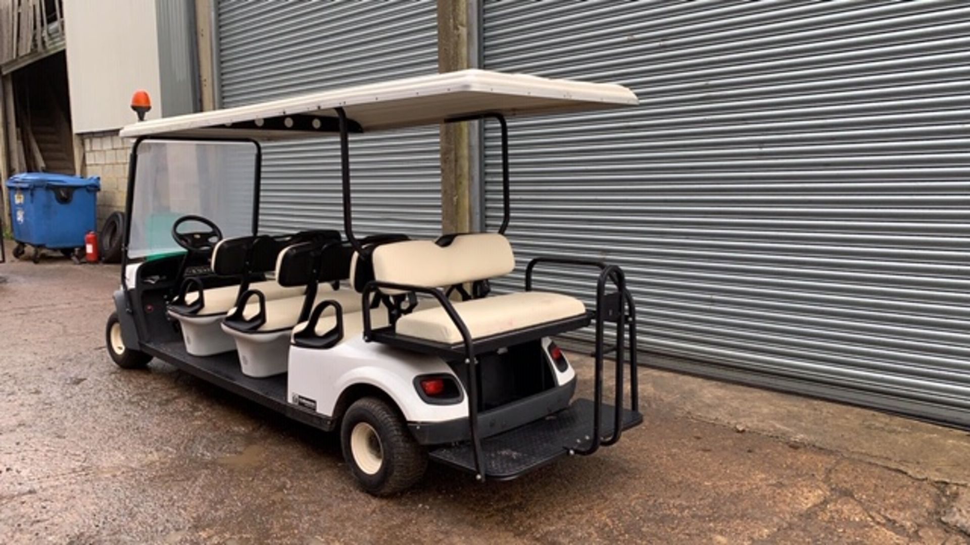 CUSHMAN EZGO SHUTTLE 8 PETROL ENGINED 8 SEATER EVENTS GOLF BUGGY. YEAR 2017 BUILD. DIRECT FROM - Image 3 of 4