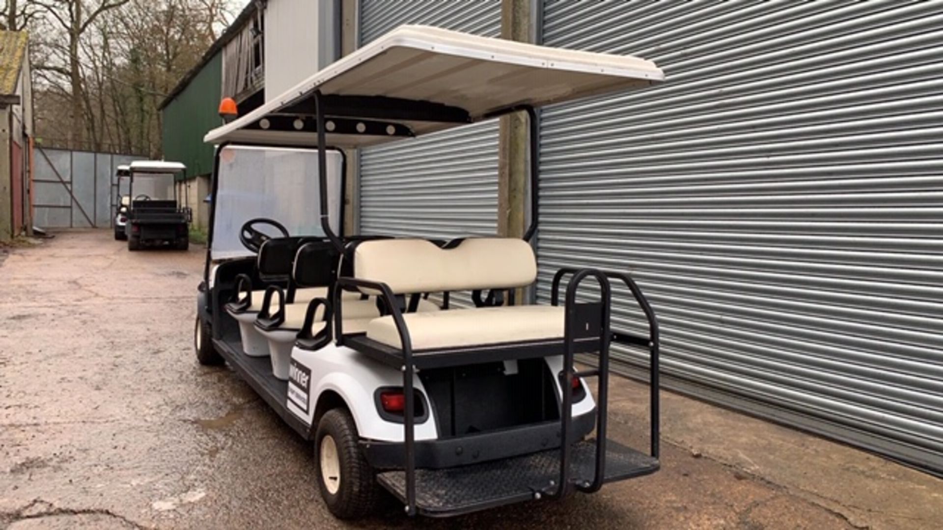 CUSHMAN EZGO SHUTTLE 8 PETROL ENGINED 8 SEATER GOLF / EVENTS BUGGY. YEAR 2017 BUILD. DIRECT FROM - Image 3 of 6
