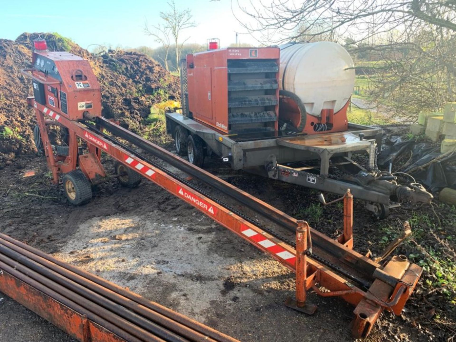 DITCH WITCH JET TRAC 440 DIRECTIONAL DRILLING BORING MACHINE. SUPPLIED WITH POWER PAC 40 HYDRAULIC
