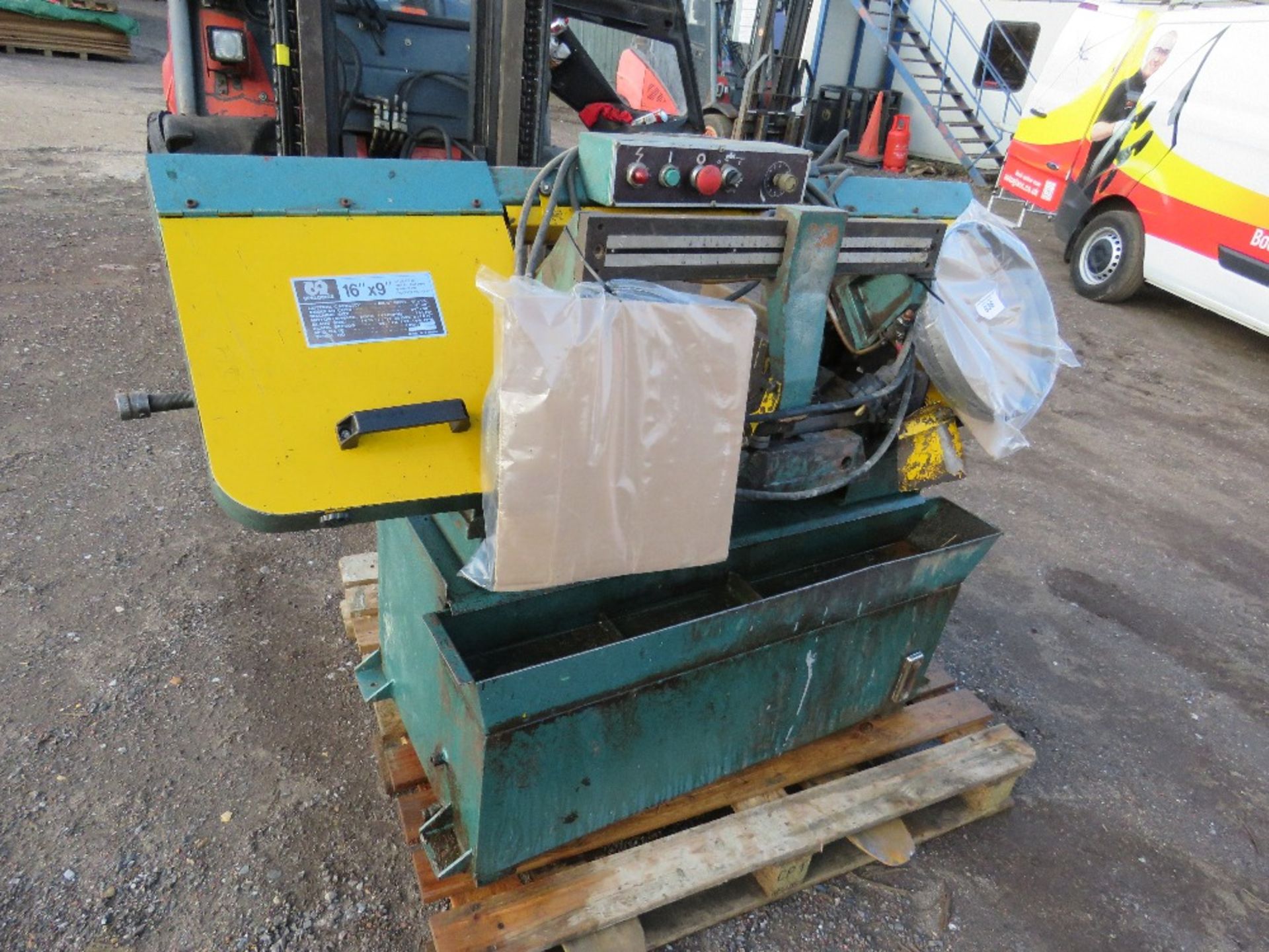 3 PHASE POWERED METAL CUTTING BANDSAW C/W SPARE BLADES. DIRECT EX LOCAL FARM...WORKING WHEN RECENTLY
