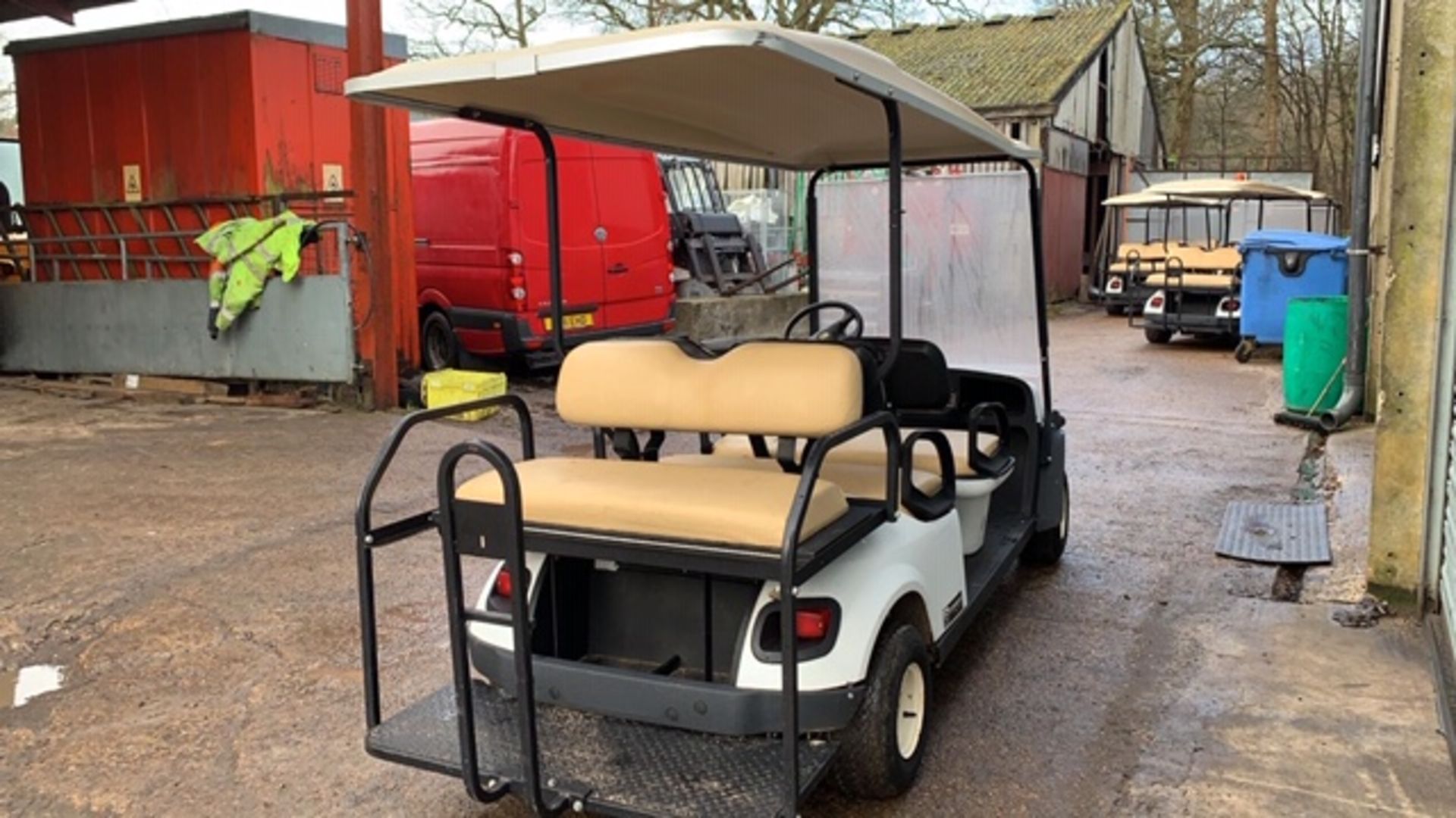 CUSHMAN EZGO SHUTTLE 6 PETROL ENGINED 6 SEATER GOLF / EVENTS BUGGY. YEAR 2017 BUILD. 304 REC HRS. - Image 4 of 6