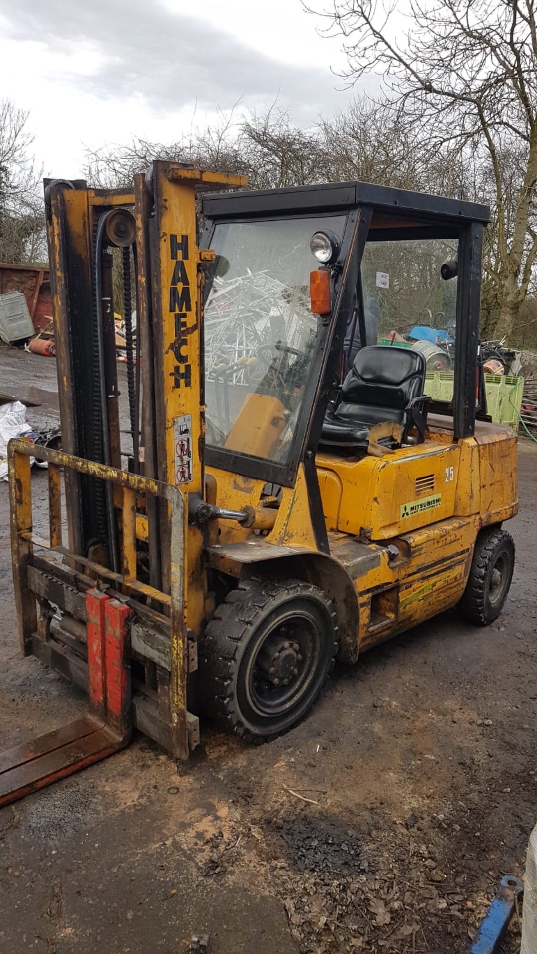 MITSUBISHI FD25 DIESEL POWERED FORKLIFT TRUCK, WITH SIDE SHIFT, 2.5 TONNE RATED CAPACITY. VENDORS