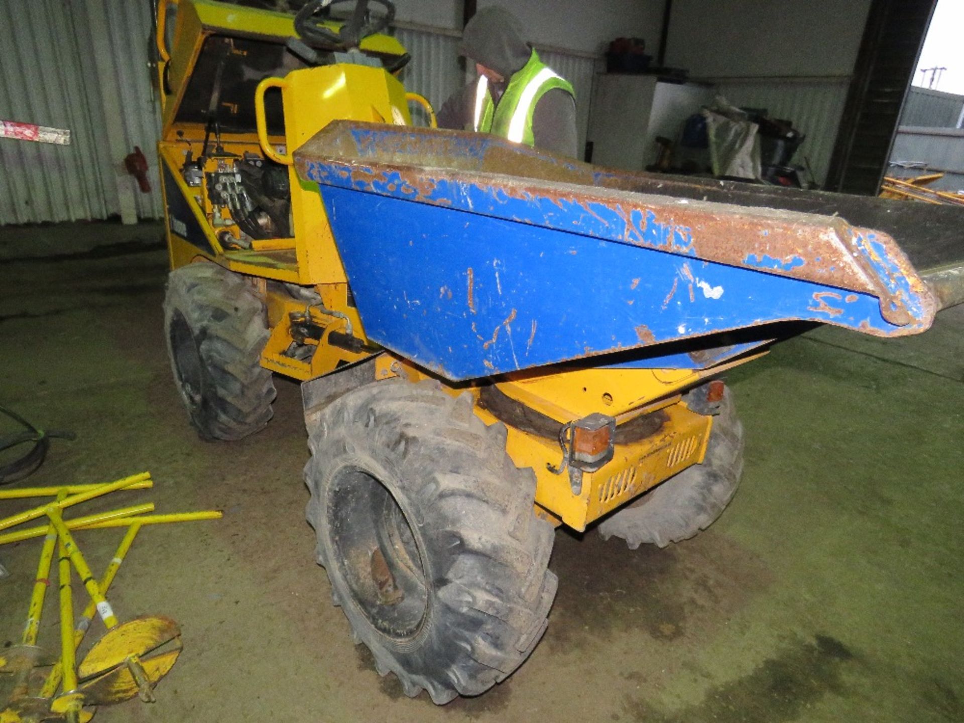 THWAITES SWIVEL SKIP 1 TONNE DUMPER, YEAR 2011, 1373 REC HRS SN:SLCM202Z1110C0130 DIRECT EX LOCAL