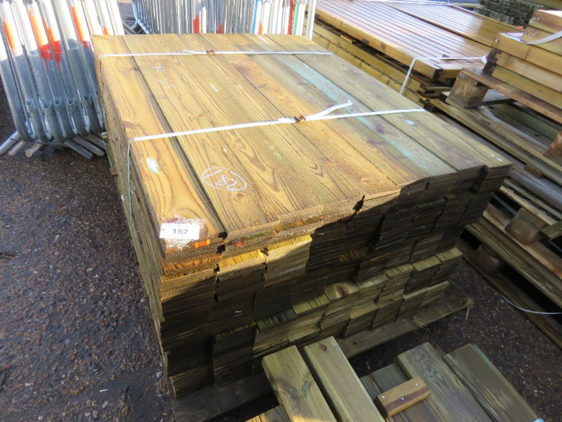 PACK OF FEATHER EDGE CLADDING TIMBER 1.2M X 10.5CM WIDTH APPROX