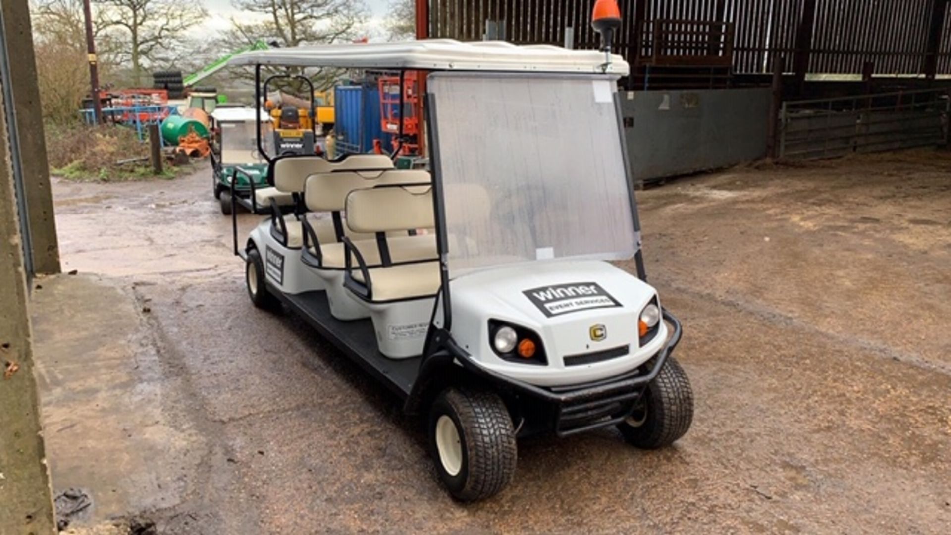 CUSHMAN EZGO SHUTTLE 8 PETROL ENGINED 8 SEATER GOLF / EVENTS BUGGY. YEAR 2017 BUILD. DIRECT FROM - Image 2 of 6
