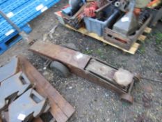 HEAVY DUTY TROLLEY JACK. WHEN TESTED WAS SEEN TO LIFT AND LOWER This item is being item sold under