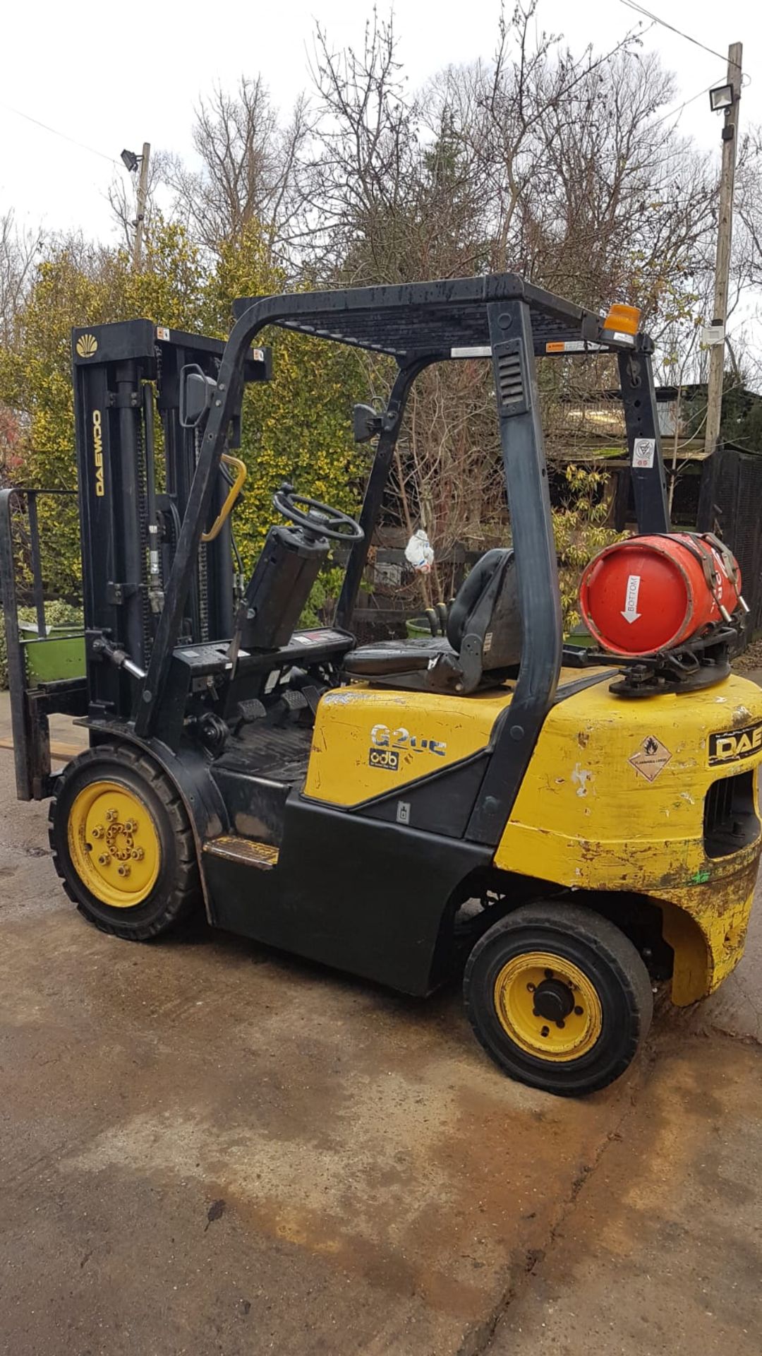 DAEWOO G20 GAS POWERED FORKLIFT TRUCK, YEAR 2004 BUILD, 3 STAGE TRIPLE MAST, SIDE SHIFT, 2 TONNE - Image 3 of 4