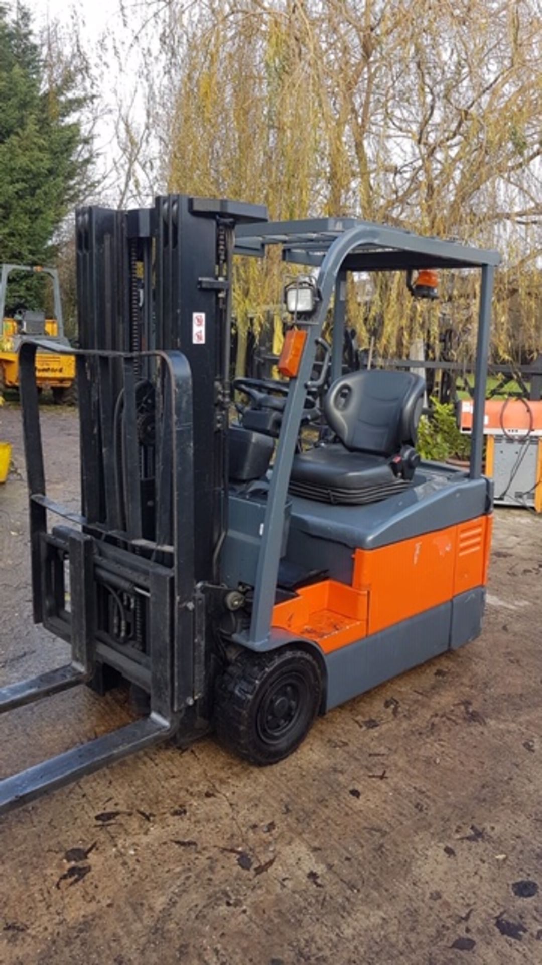 TOYOTA 7FBE15 3 WHEEL BATTERY POWERED FORKLIFT TRUCK, CONTAINER SPEC TRIPLE MAST WITH SIDE SHIFT, - Image 5 of 5