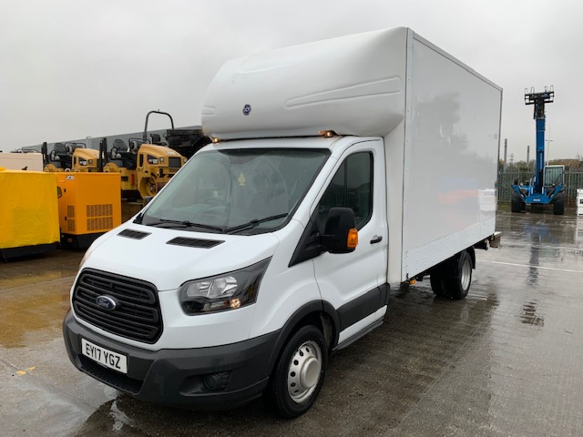 FORD TRANSIT LUTON BODIED VAN WITH TAIL LIFT. 4METRE LENGTH BODY. 500KG DEL TAIL LIFT. SUPPLIED WITH