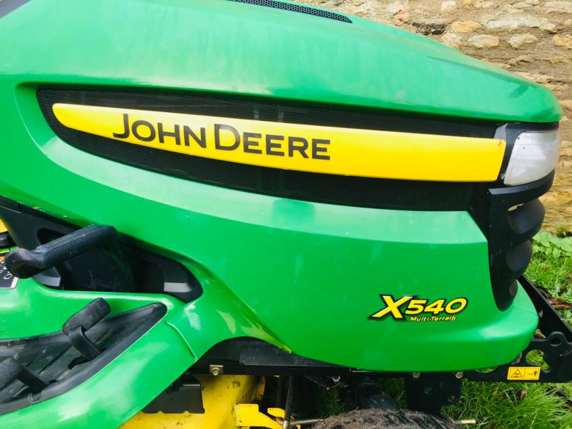 JOHN DEERE X540 MULTI TERRAIN RIDE ON MOWER, YEAR 2009, 54" SIDE DISCHARGE DECK. WHEN TESTED WAS - Image 4 of 7